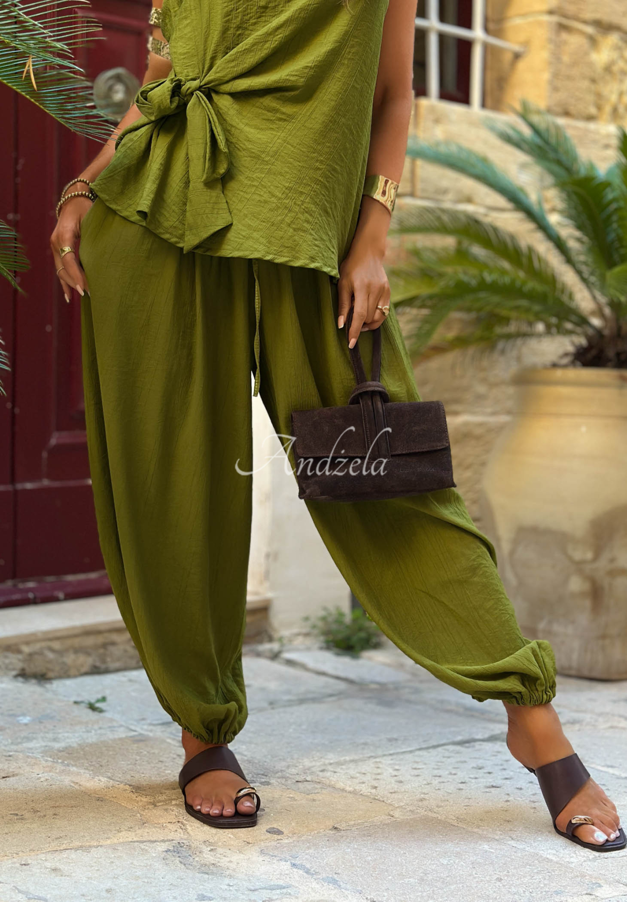 Viskózová súprava blúzka s viazaním a jogger nohavice Sun Elegance olivový