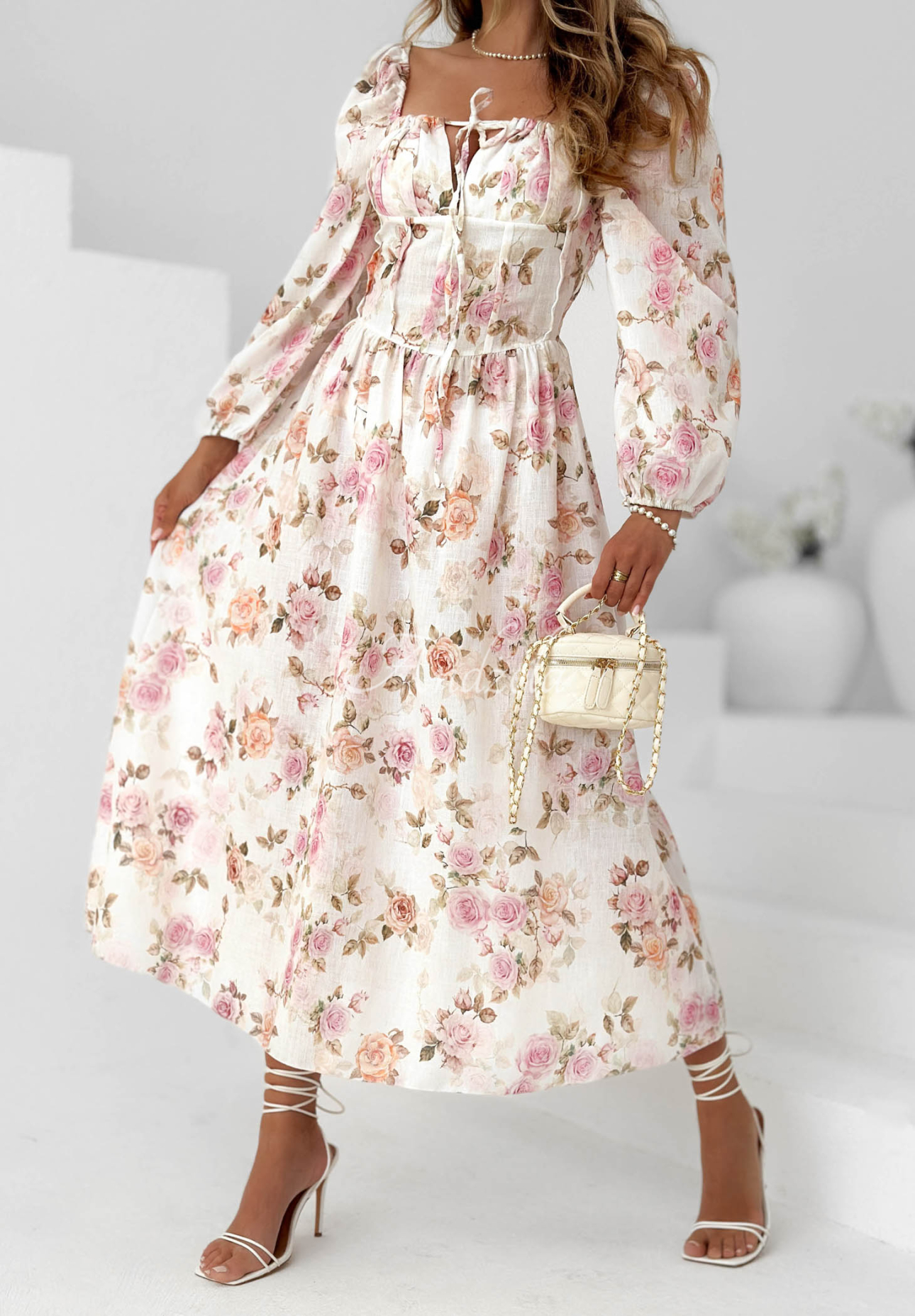 Kvetinové šaty maxi s dlhými rukávmi Sunkissed Blooms Biela