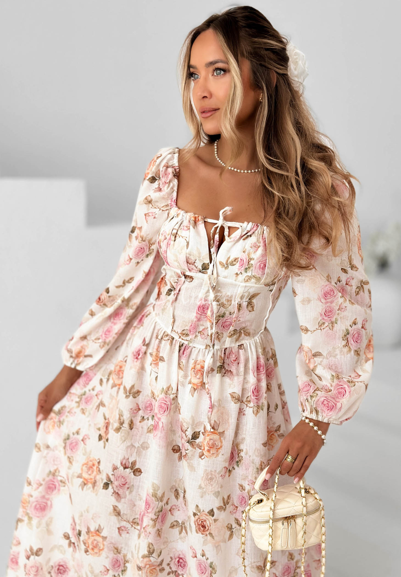 Kvetinové šaty maxi s dlhými rukávmi Sunkissed Blooms Biela