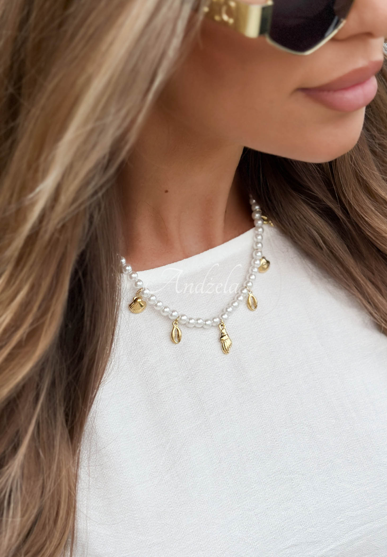 Náhrdelník s perlami a mušľami Pearl Essence zlatý