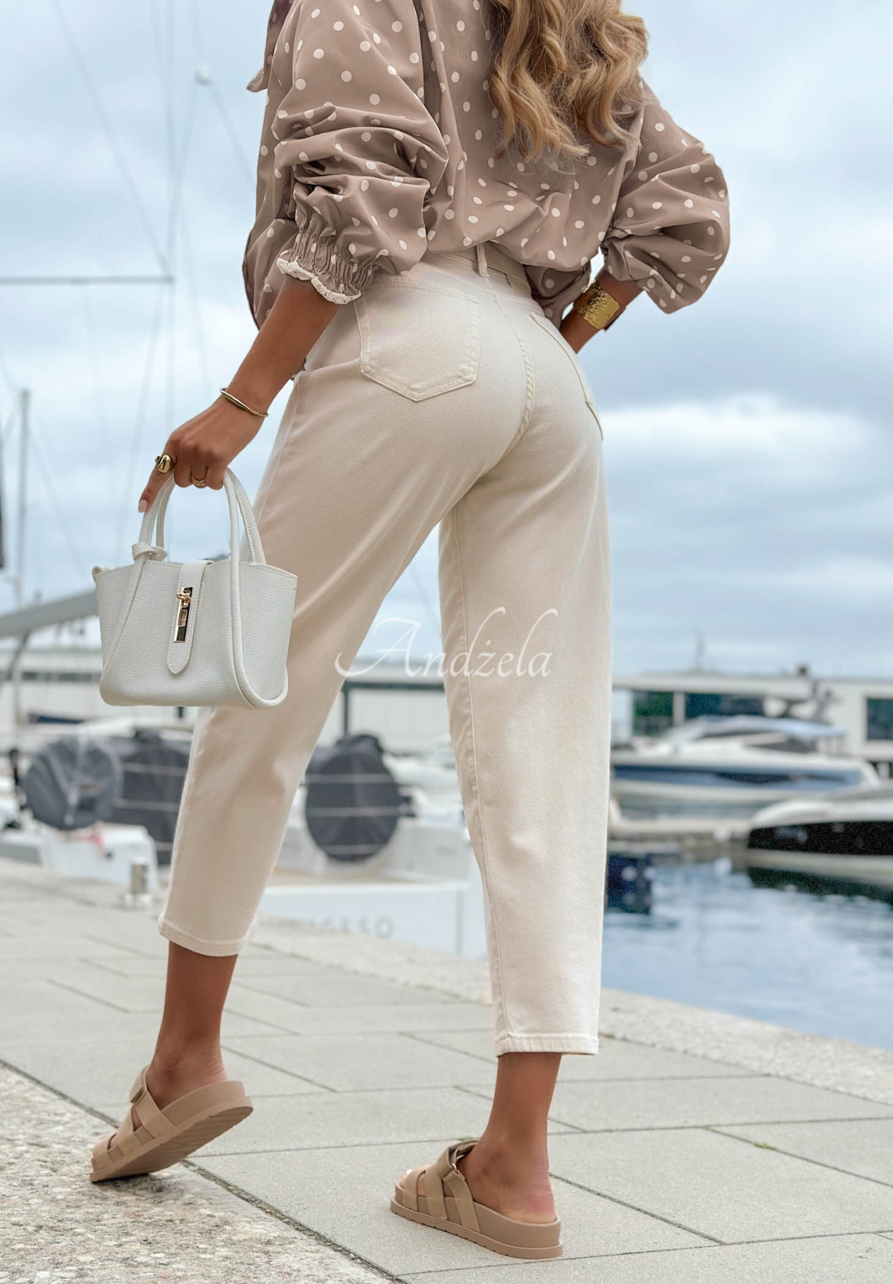 Džínsy mom fit s opaskom Desert Avenue svetlobéžové
