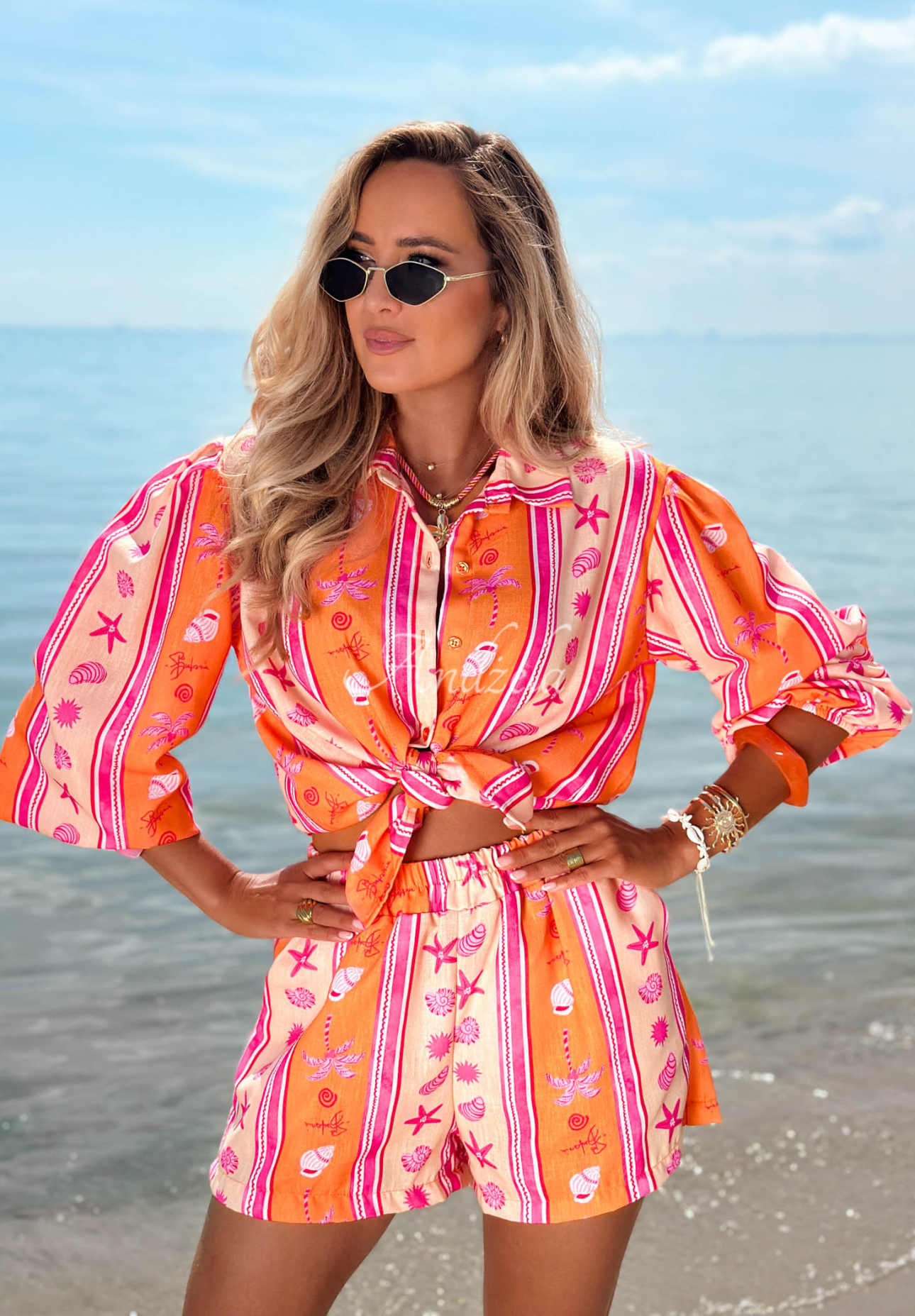 Bavlnená súprava košeľa a šortky so vzormi  Summer Calling oranžovo-ružová