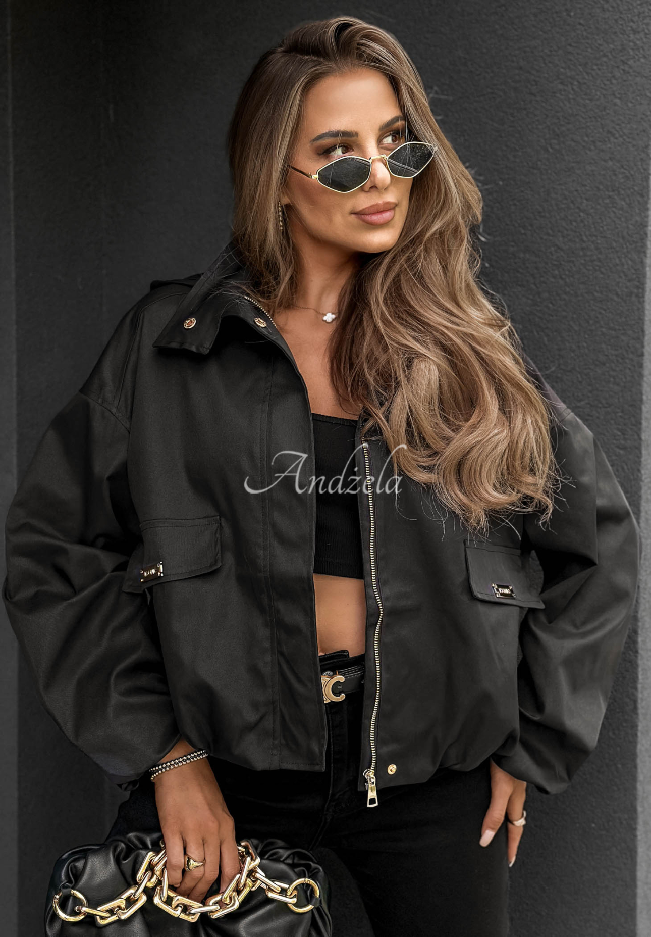Krátka bomberka s kapucňou Street Chic čierna