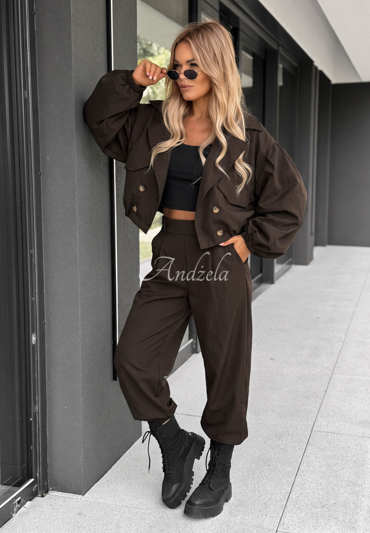 Látkové jogger nohavice True Basic čokoládové