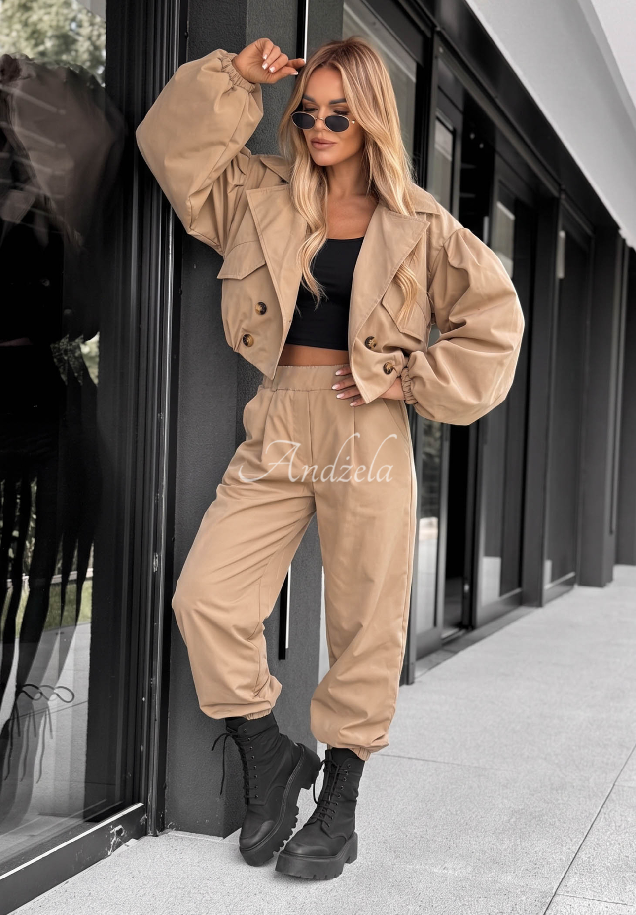 Látkové jogger nohavice True Basic béžové