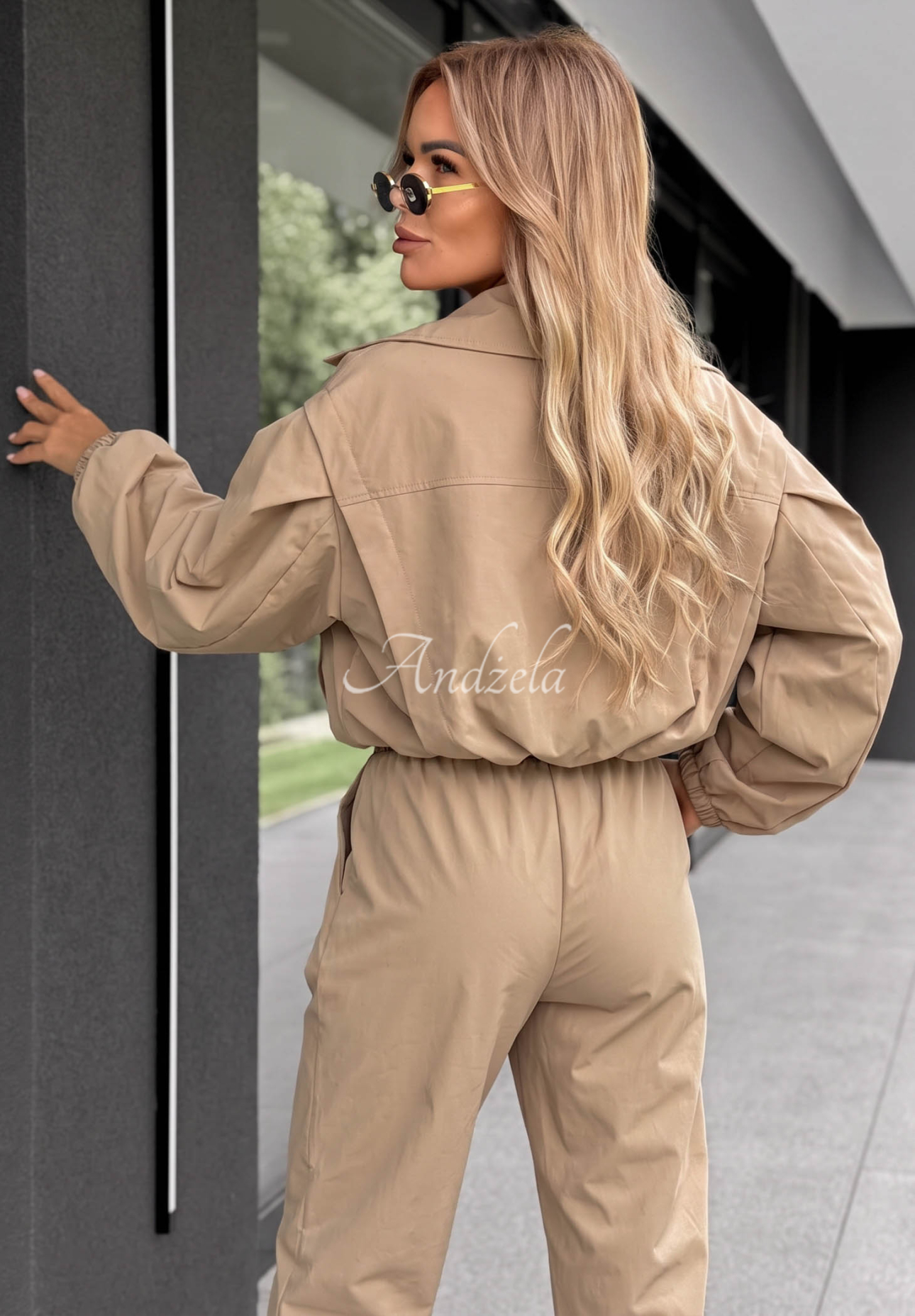 Látkové jogger nohavice True Basic béžové