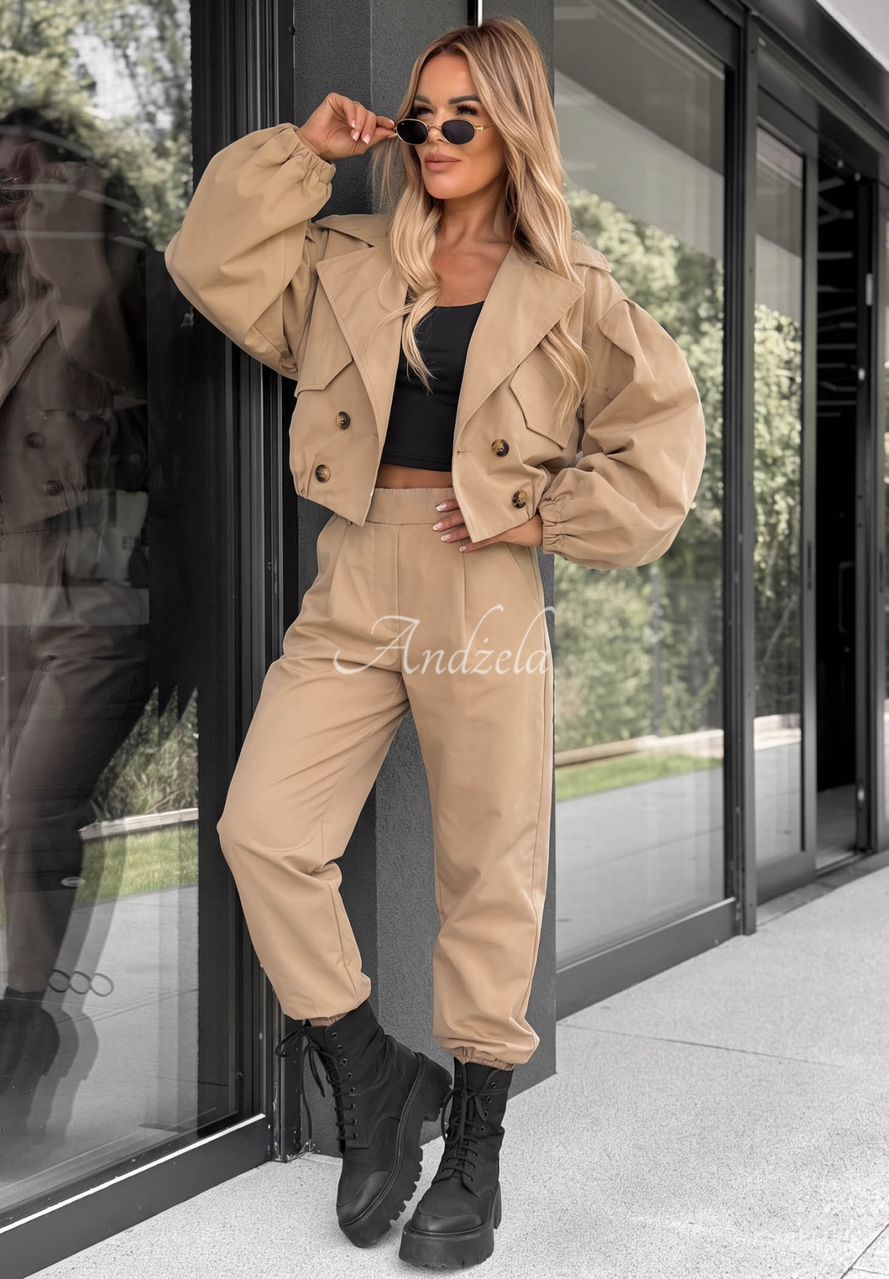 Látkové jogger nohavice True Basic béžové