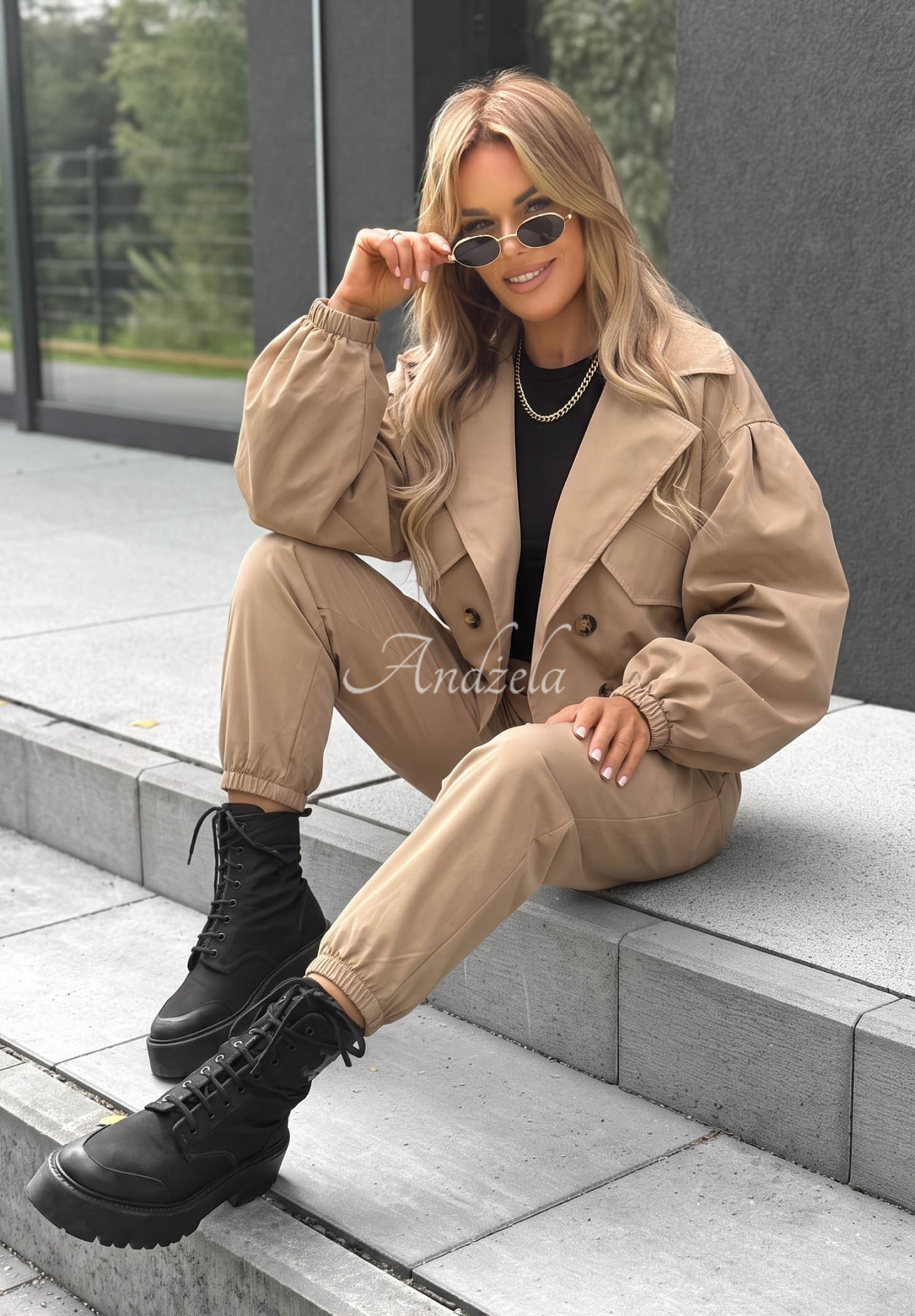 Látkové jogger nohavice True Basic béžové
