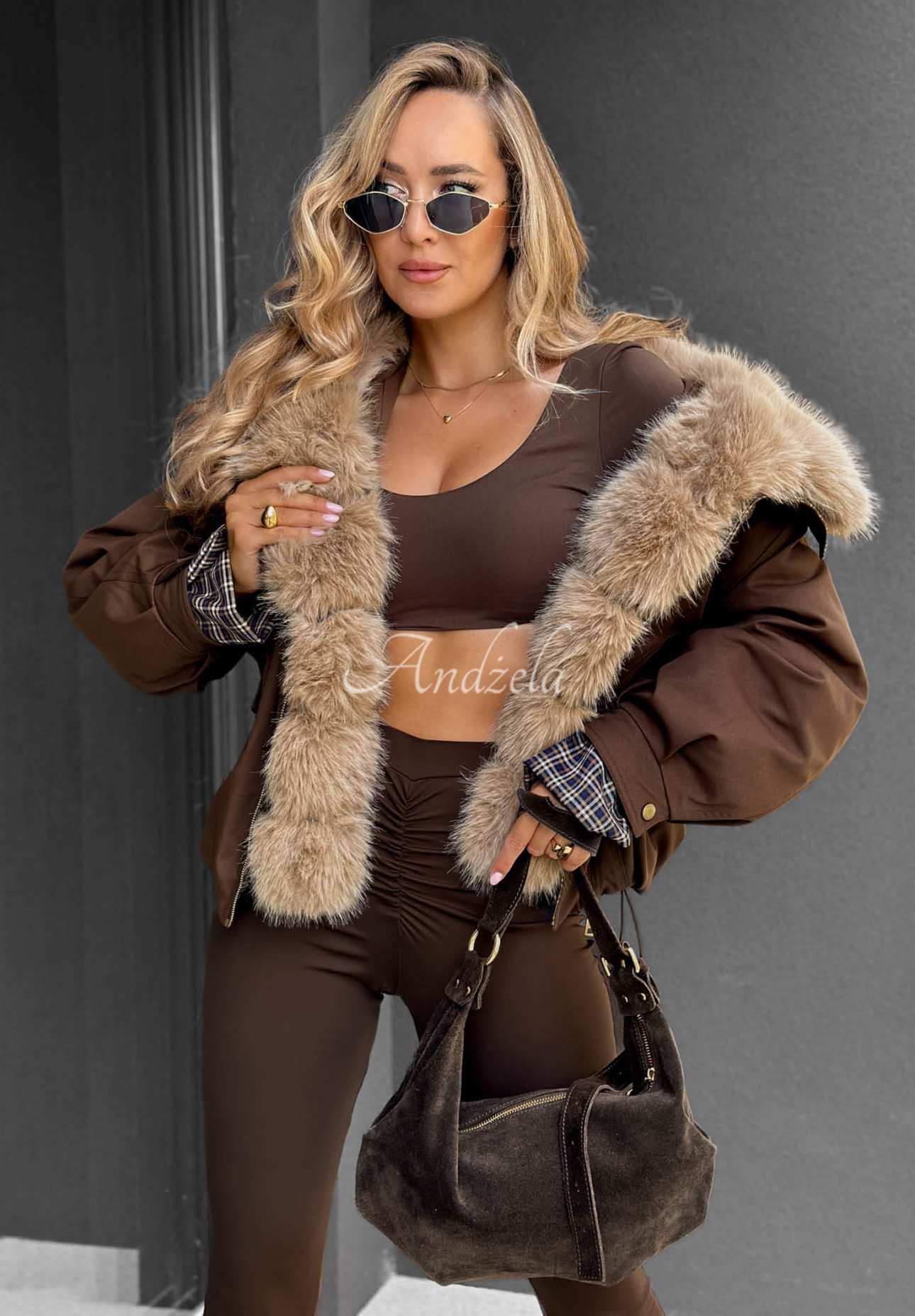 Krátka bunda s kožušinou Amber Charm čokoládová