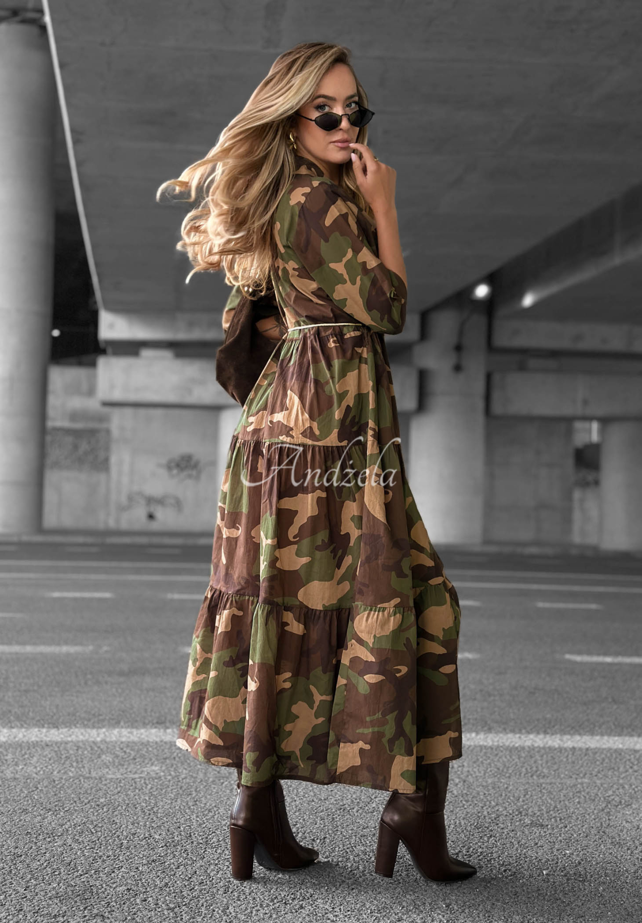 Košeľové šaty maxi s volánikmi z bavlny maskáčové Verde Vibe khaki