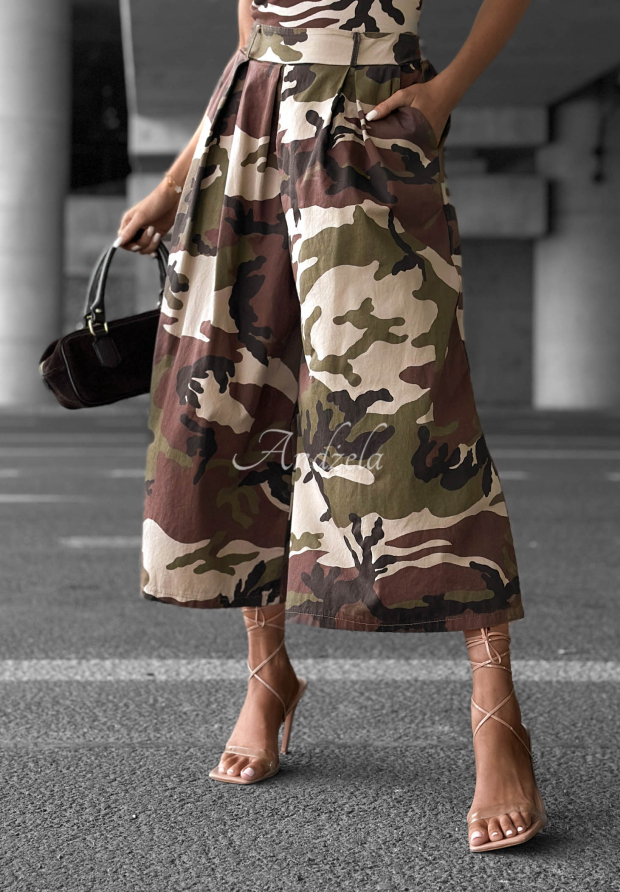L&aacute;tkov&eacute; nohavice wide leg so z&aacute;hybmi s maskačov&yacute;m vzorom Wild Energy khaki