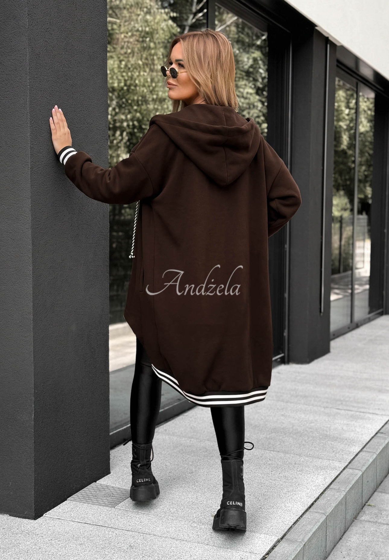 Dlhá oversize mikina s kapucňou Cozy Hour čokoládová