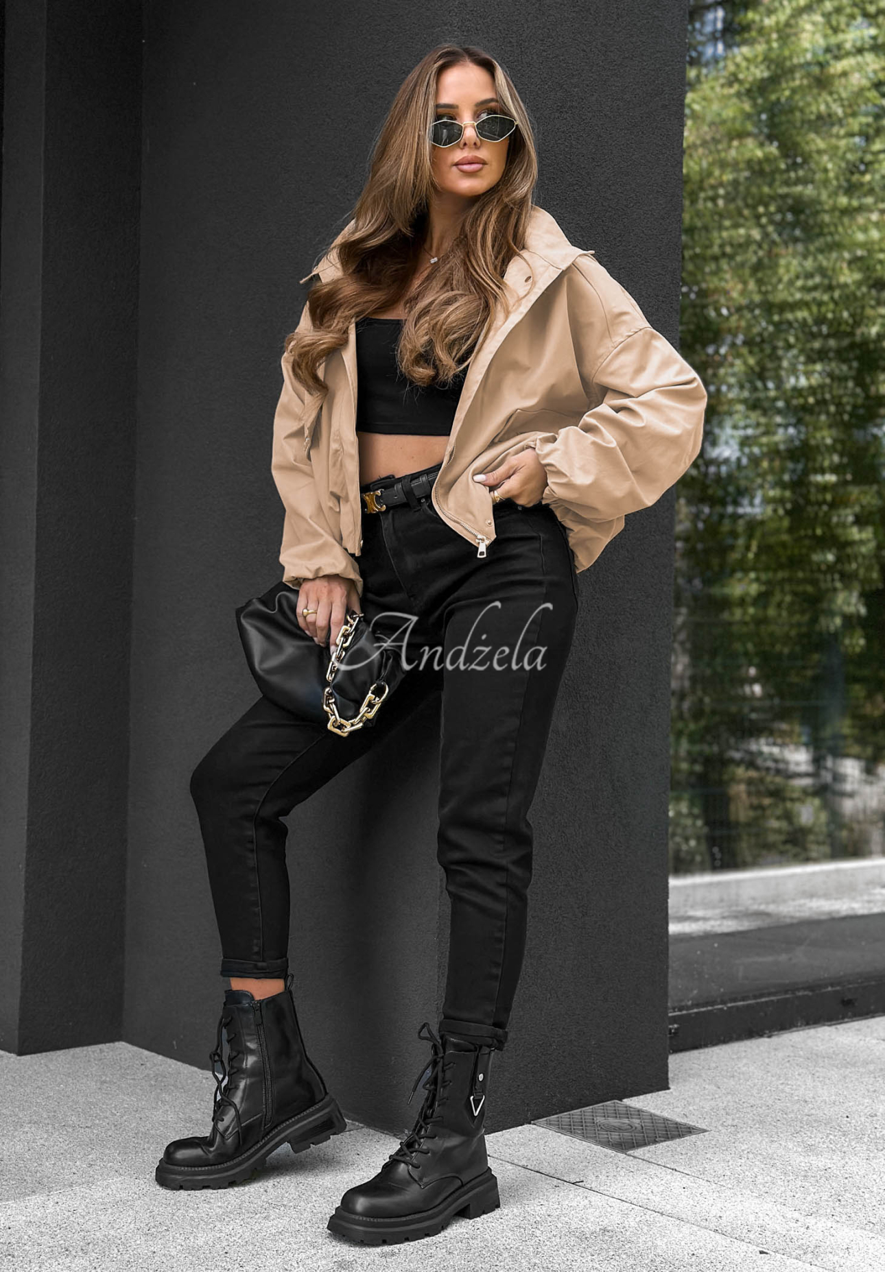 Krátka bomberka s kapucňou Street Chic béžová