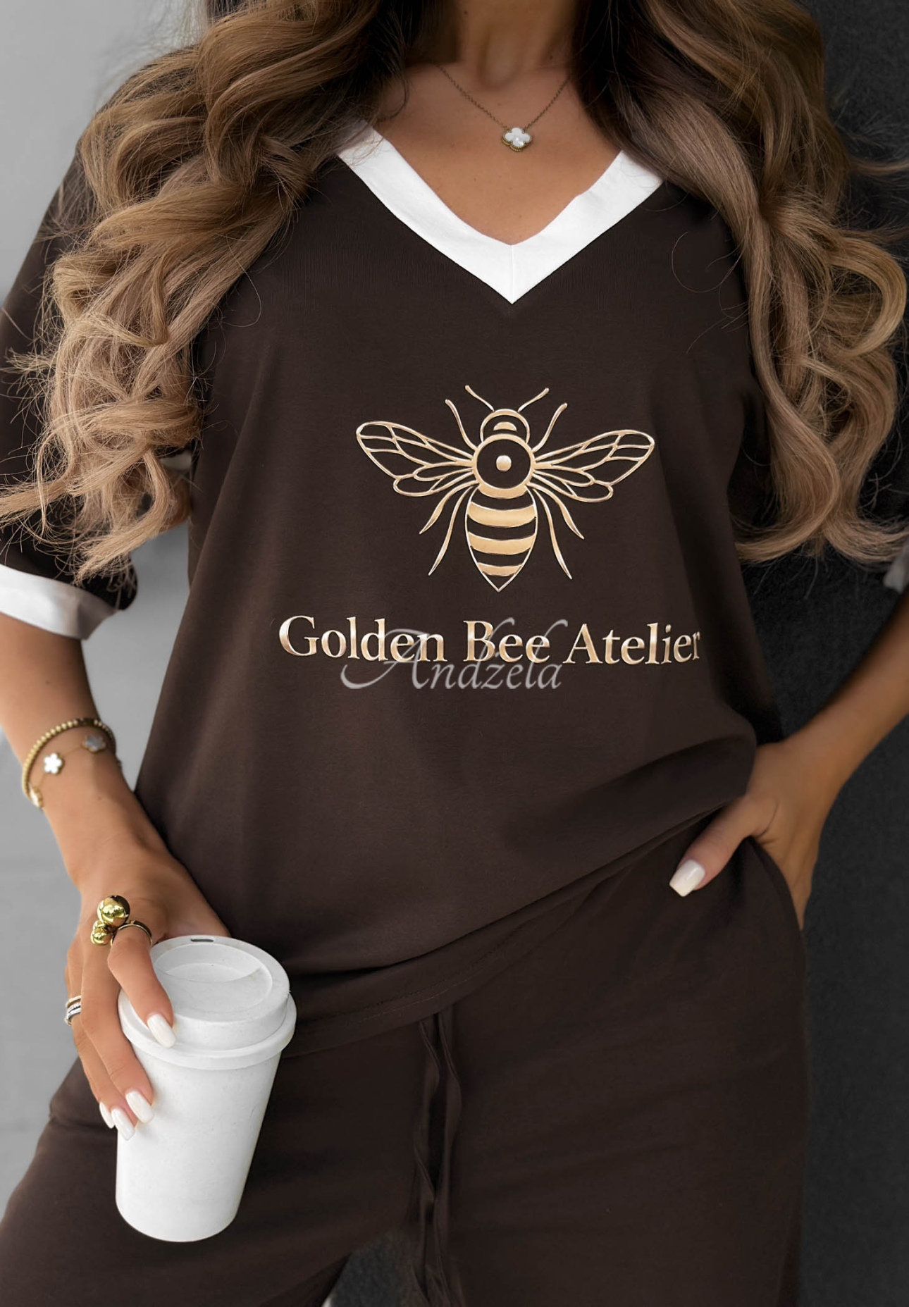 Bavlnené tričko s potlačou Golden Bee Atelier čokoládový