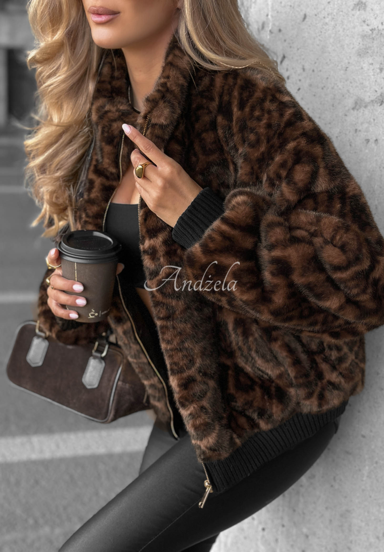 Krátka bunda kožúšok s leopardím vzorom Cozy Leopard čierna