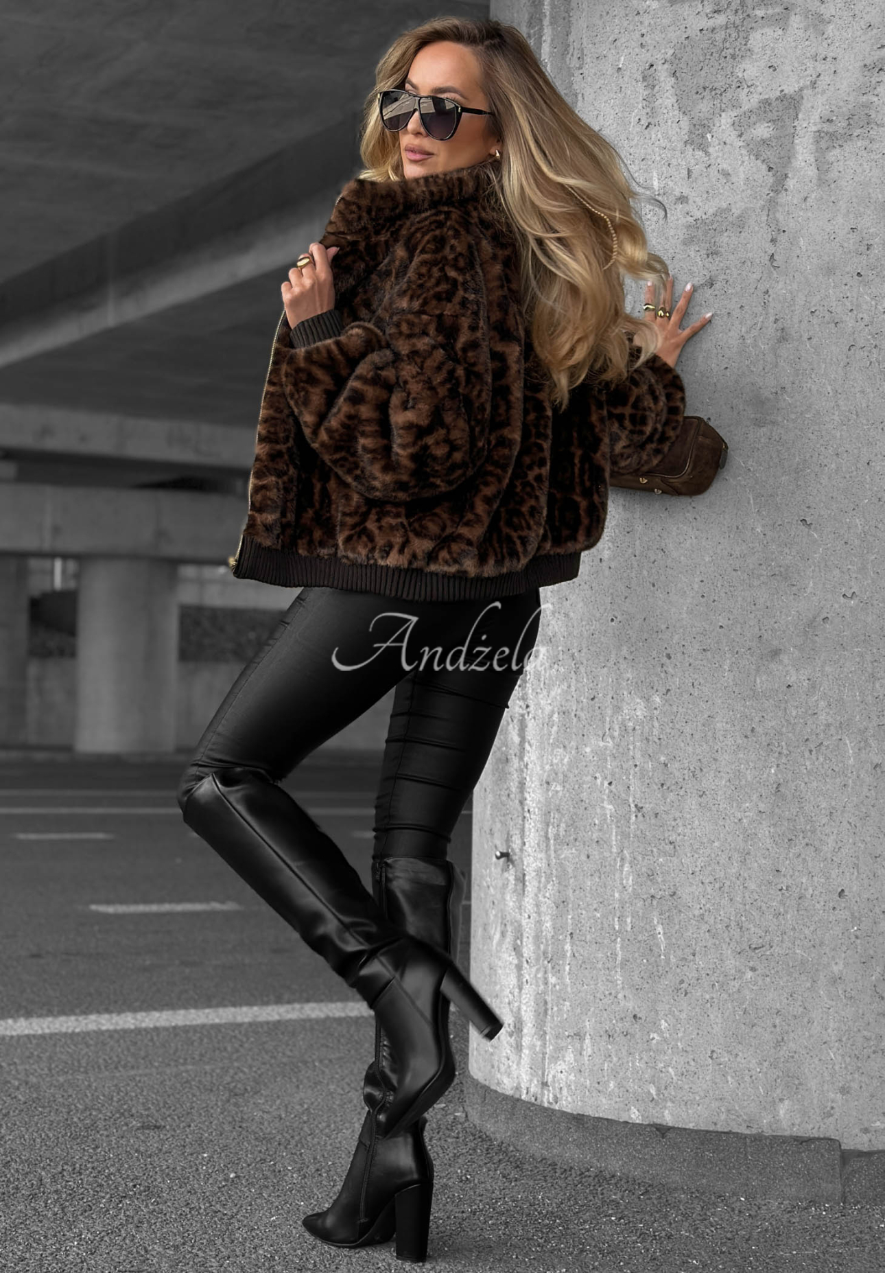 Krátka bunda kožúšok s leopardím vzorom Cozy Leopard čierna