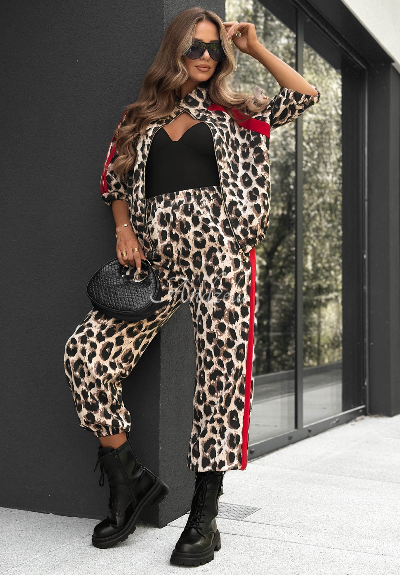 Tepláková súprava s leopardím vzorom z viskózy Leopard Touch béžovo-červená