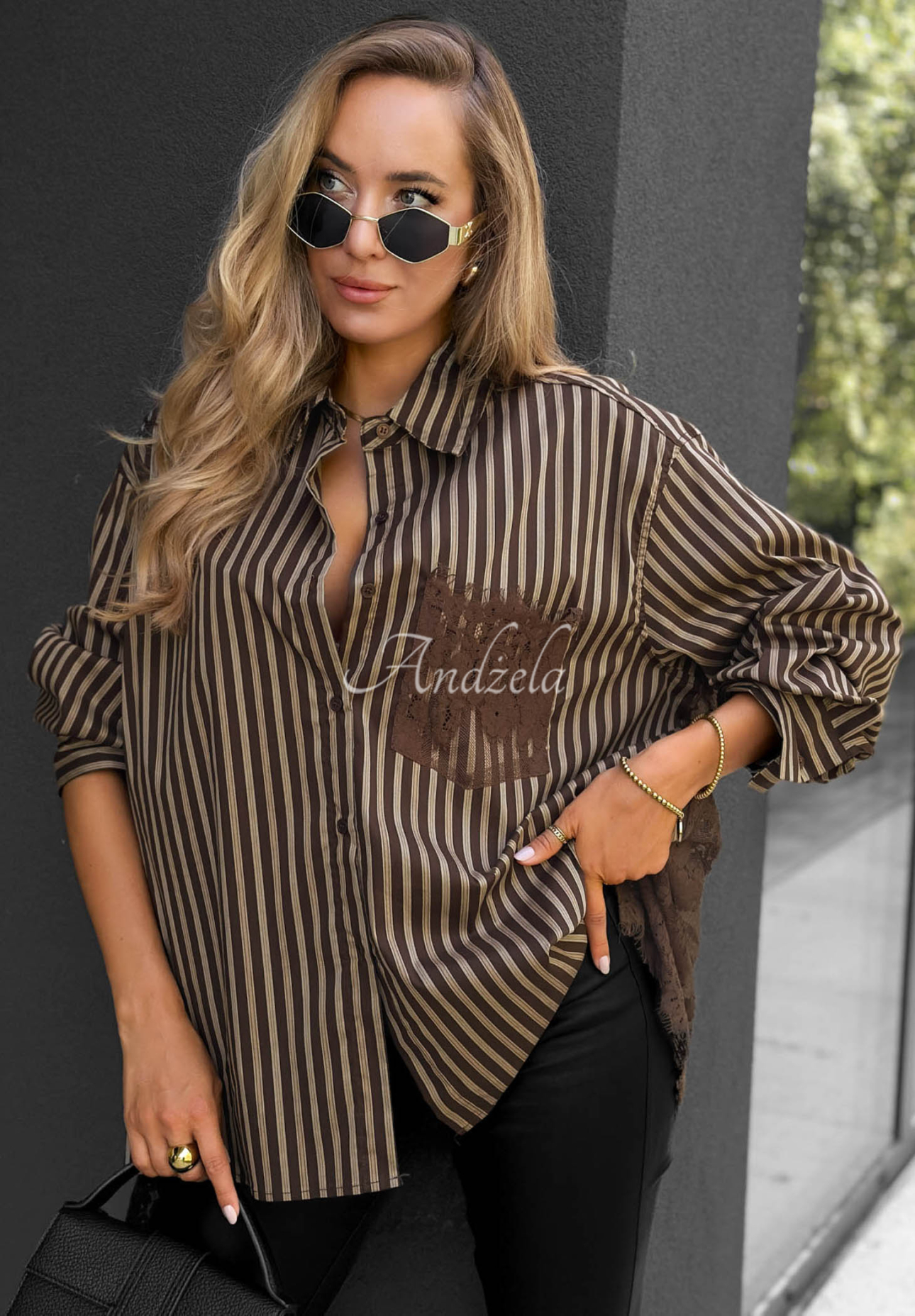 Bavlnená oversize pásikavá košeľa Stripe Charm béžovo-čokoládová
