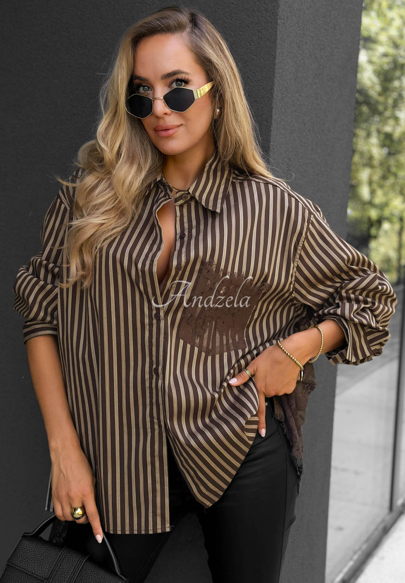 Bavlnená oversize pásikavá košeľa Stripe Charm béžovo-čokoládová