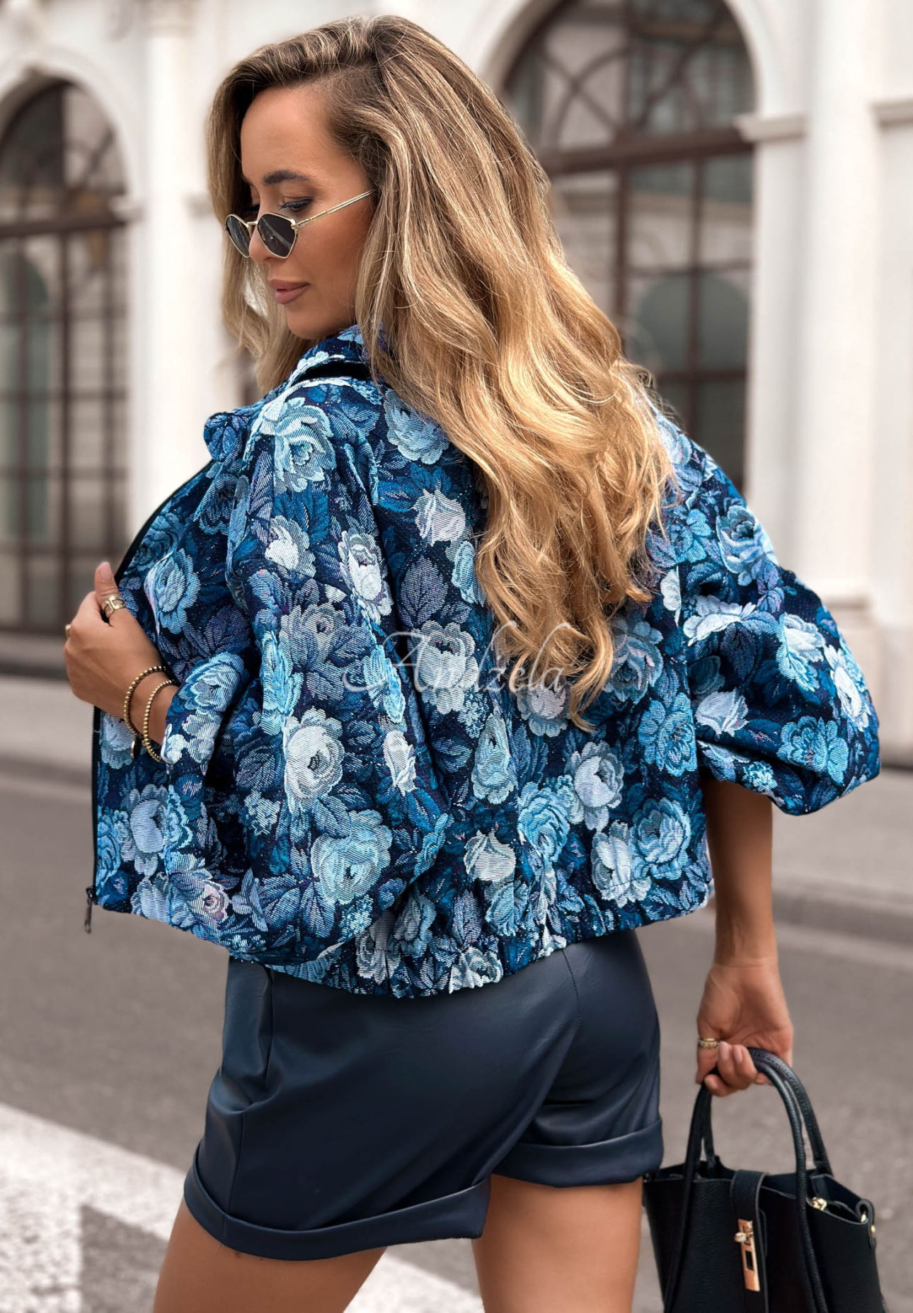 Krátka žakárová bomber bunda s kvetinovým vzorom Autumn Select modrá