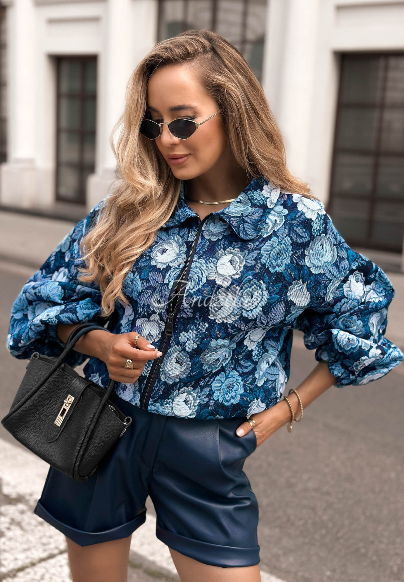 Krátka žakárová bomber bunda s kvetinovým vzorom Autumn Select modrá