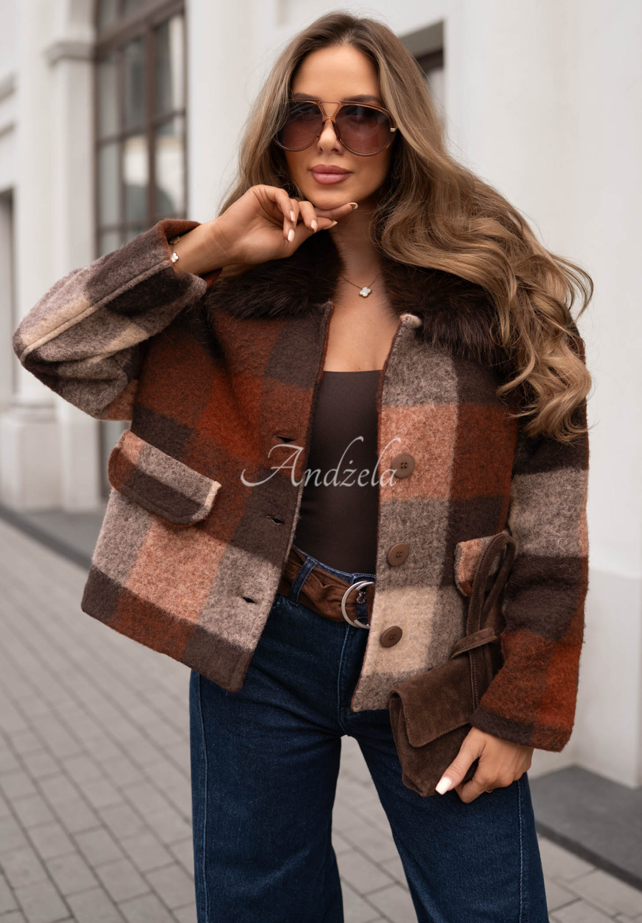Krátky károvaný kabát s vlnou a kožušinou Autumn Mood čokoládovo-sivý