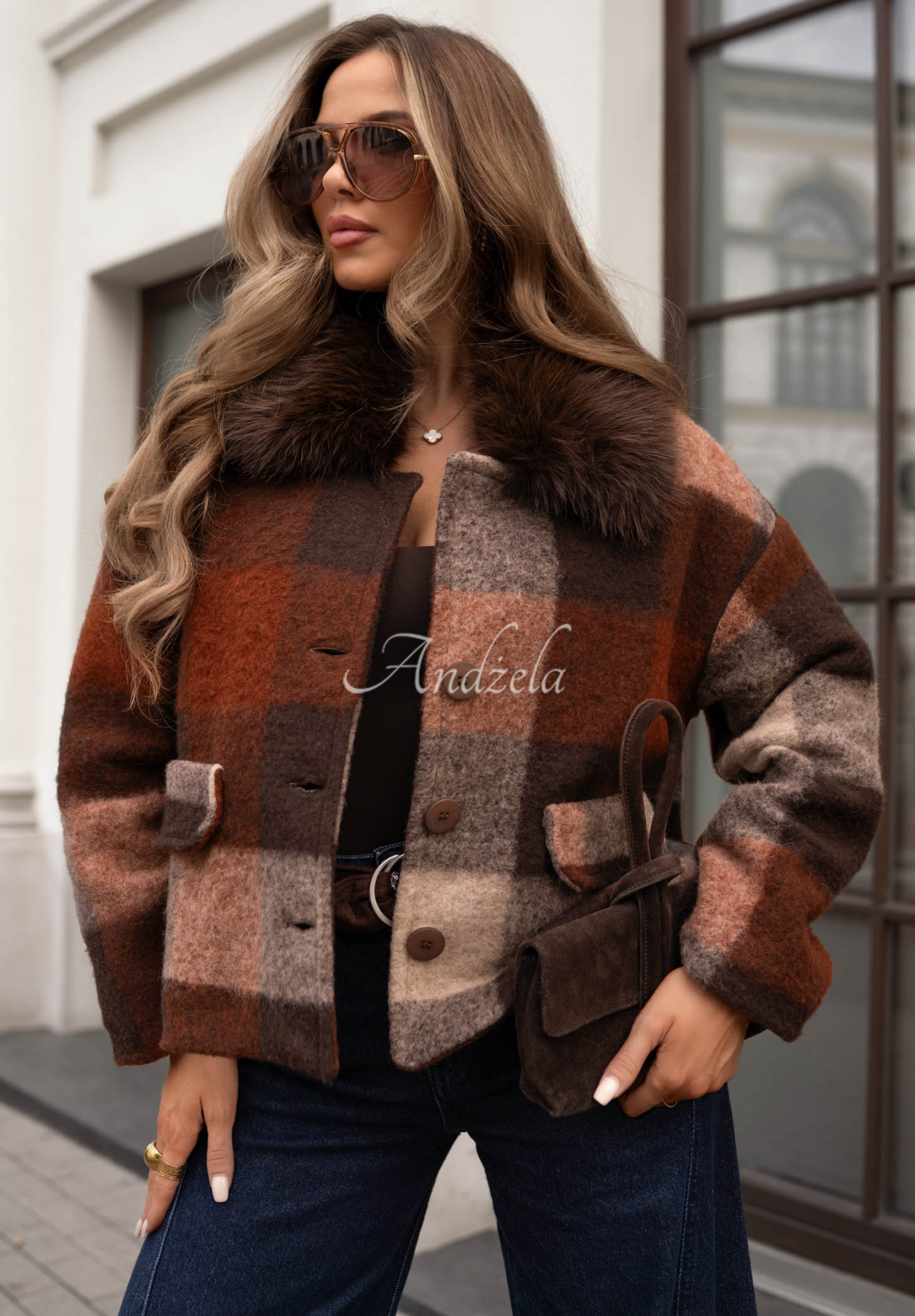 Krátky károvaný kabát s vlnou a kožušinou Autumn Mood čokoládovo-sivý
