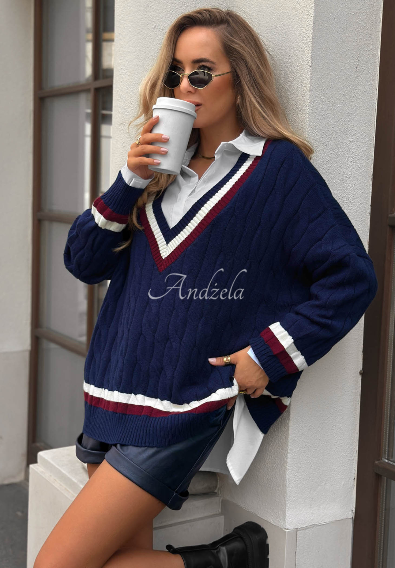 Oversize sveter s viskózou Casual Girl tmavomodrý