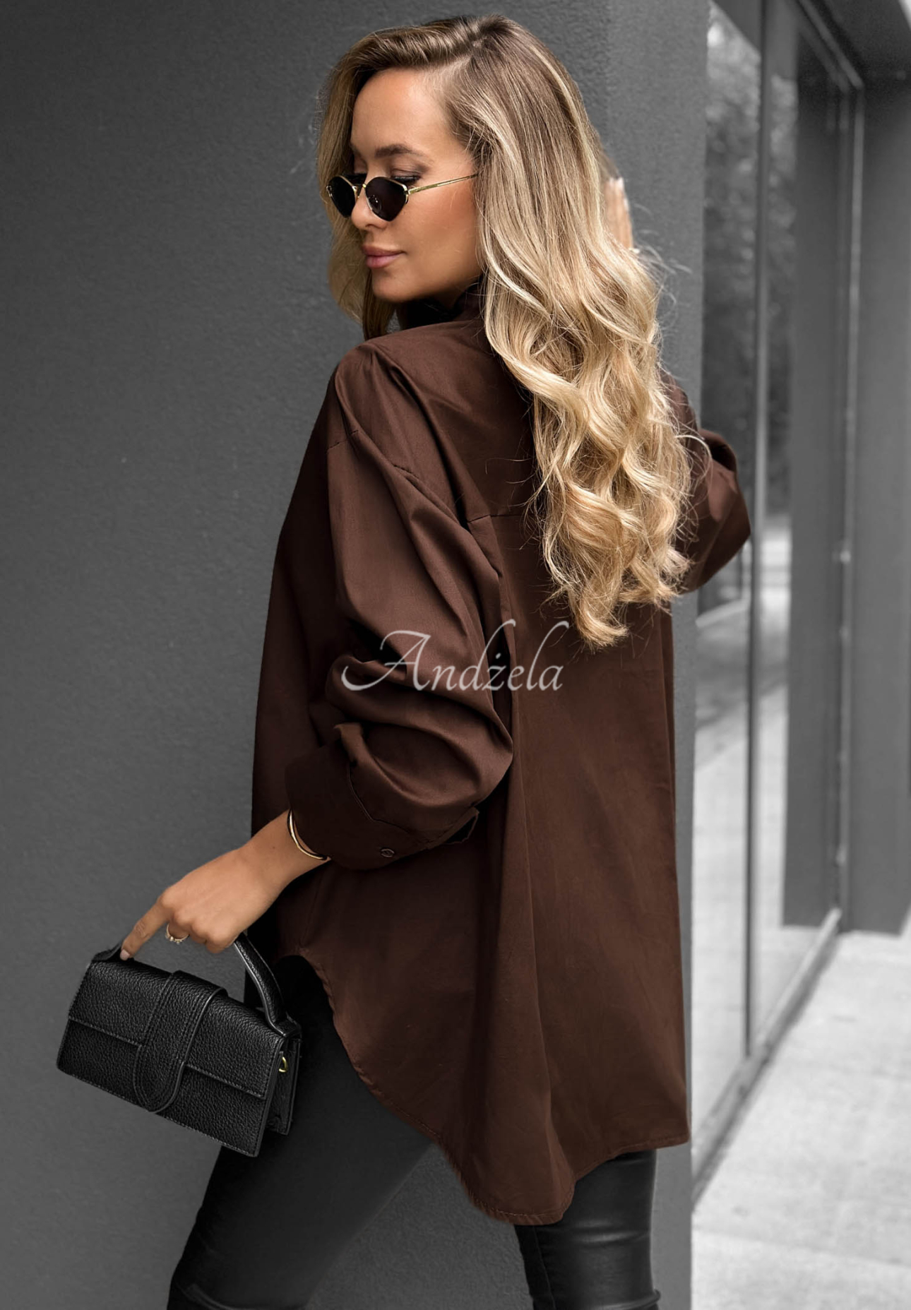 Elegantná bavlnená košeľa oversize s golierom Prestige Harbor čokoládová