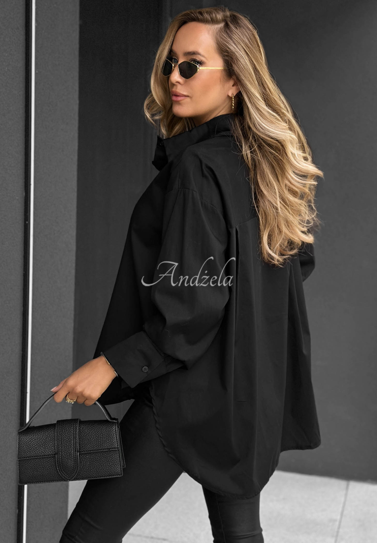 Elegantná bavlnená košeľa oversize s golierom Prestige Harbor čierna