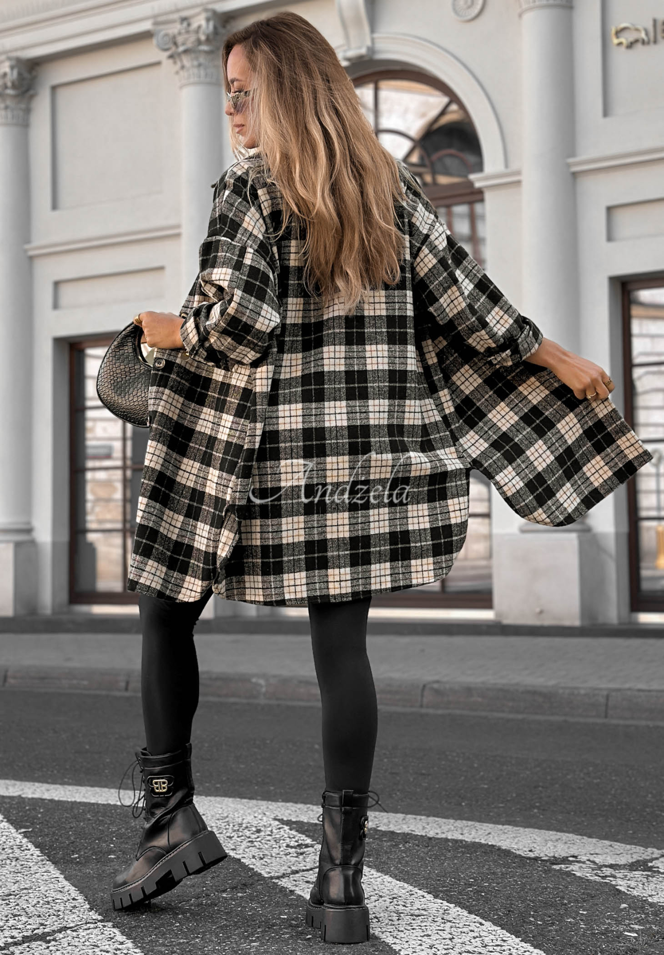 Bavlnená oversize károvaná košeľa September Glow čierna