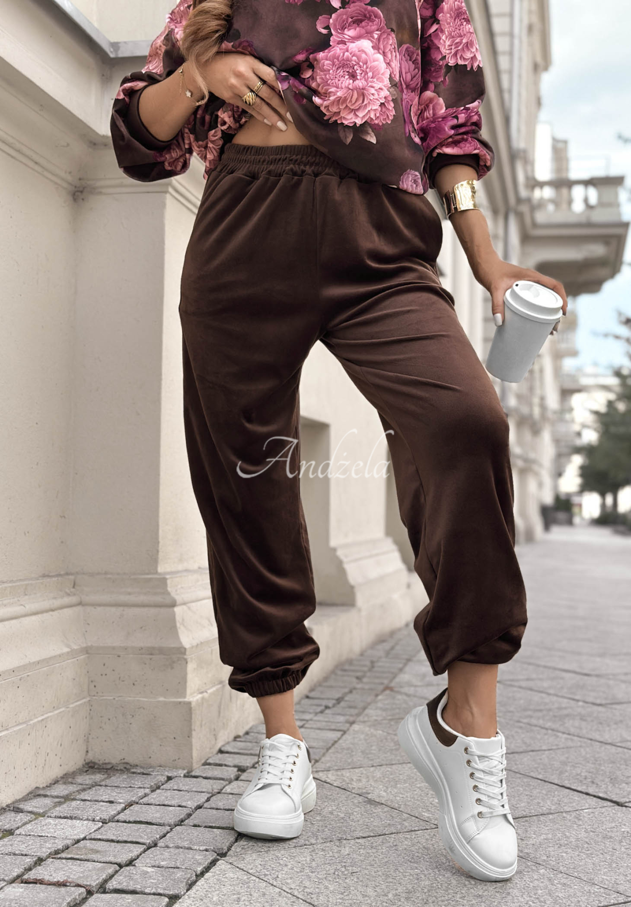 Velúrová tepláková súprava z bavlny s kvetmi Floral Kiss  čokoládový