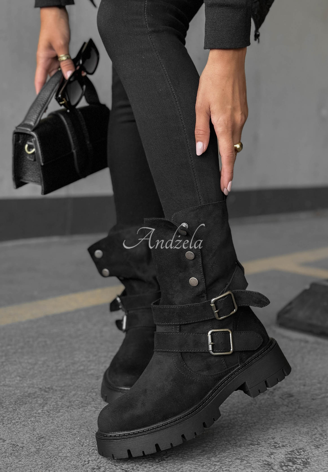 Semišové kotníkové topánky s remienkami Rainy Steps čierne