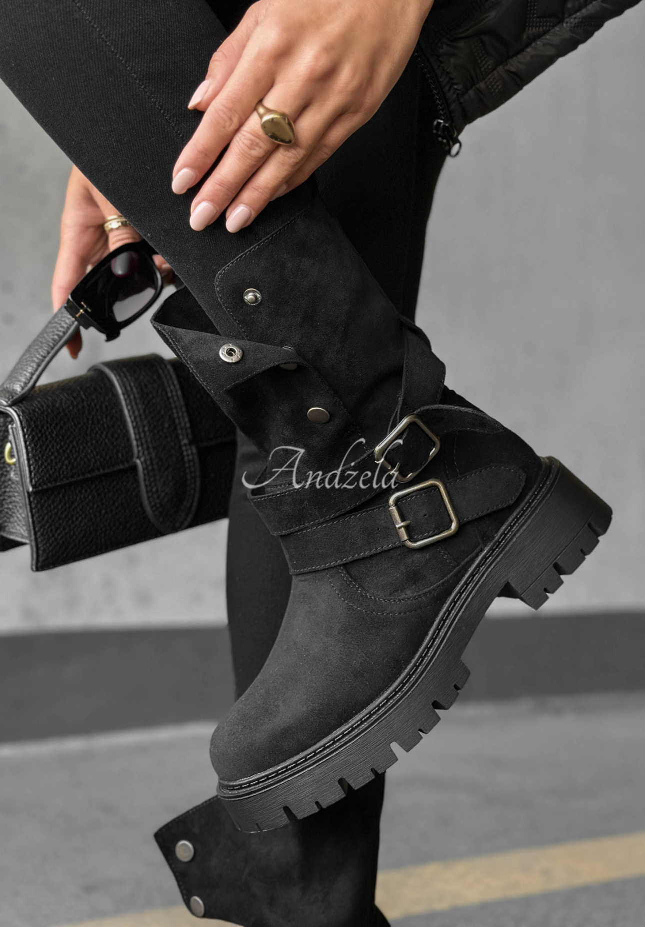 Semišové kotníkové topánky s remienkami Rainy Steps čierne