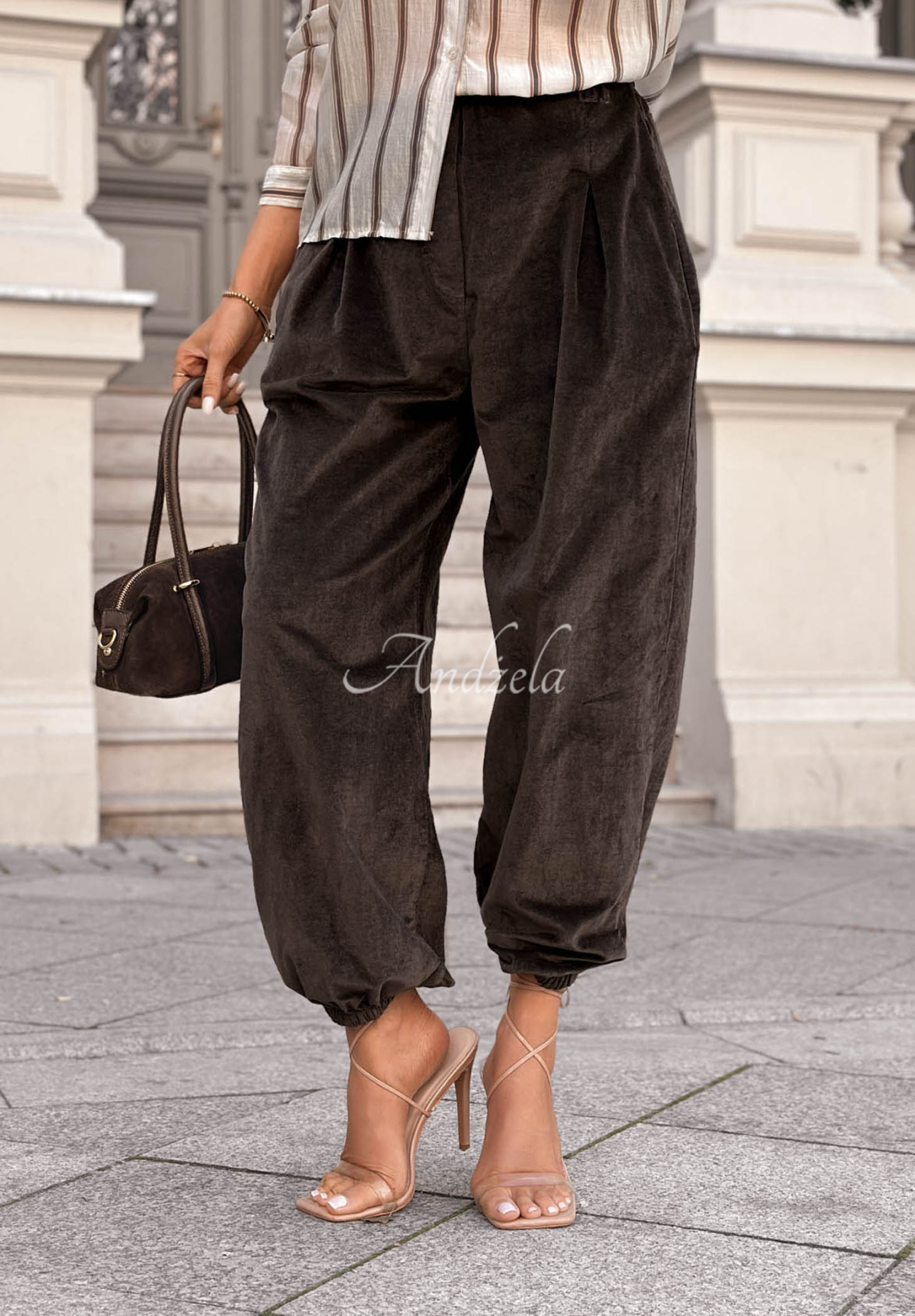 Velúrové nohavice joggery z bavlny September Edit čokoládové