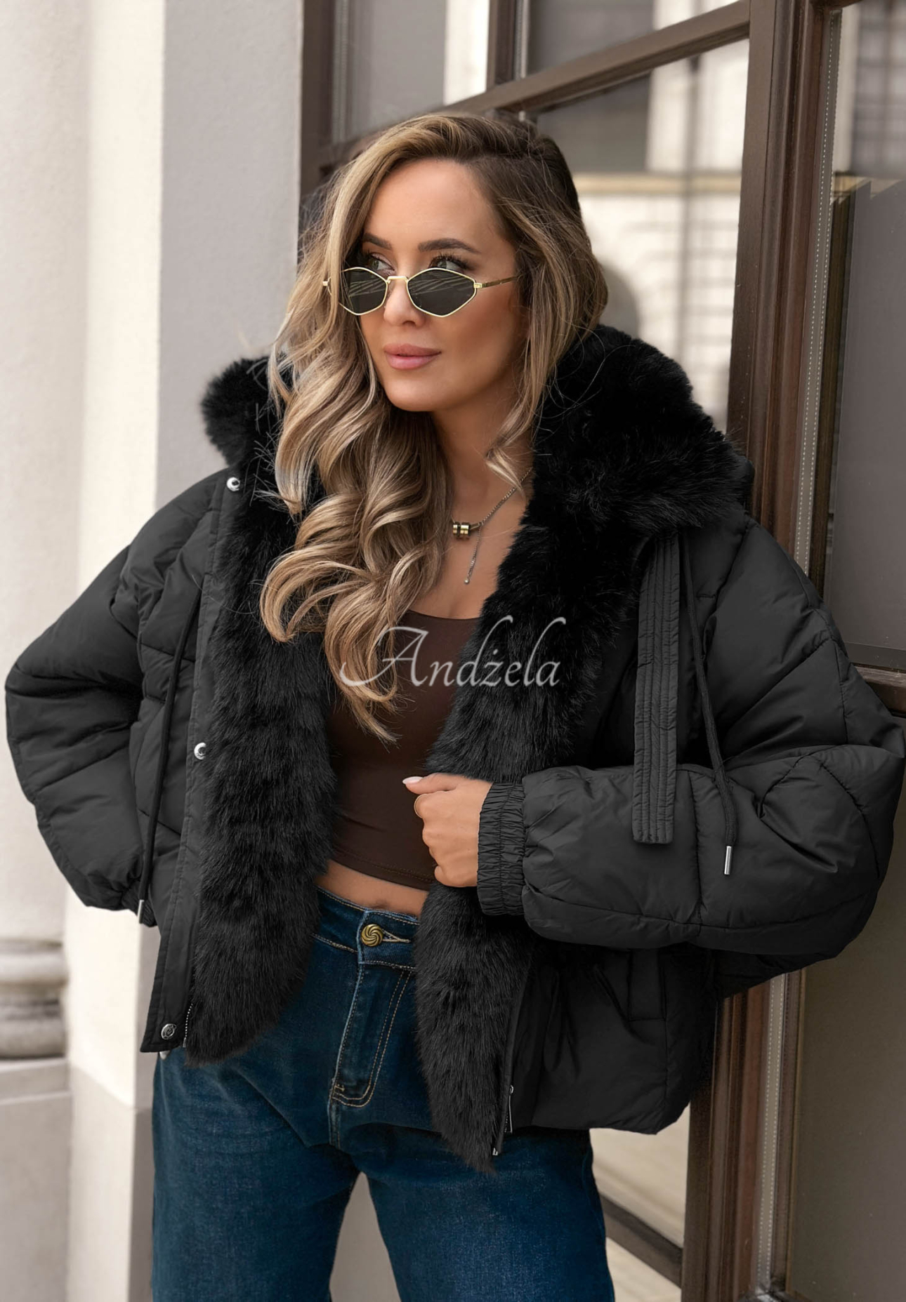 Krátka prešívaná bunda s kožušinou Frosty Darling čierna