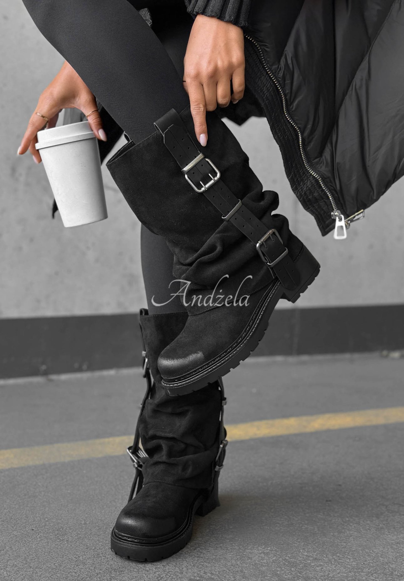 Semišové biker členkové čižmy s prackami Modern Way čierne