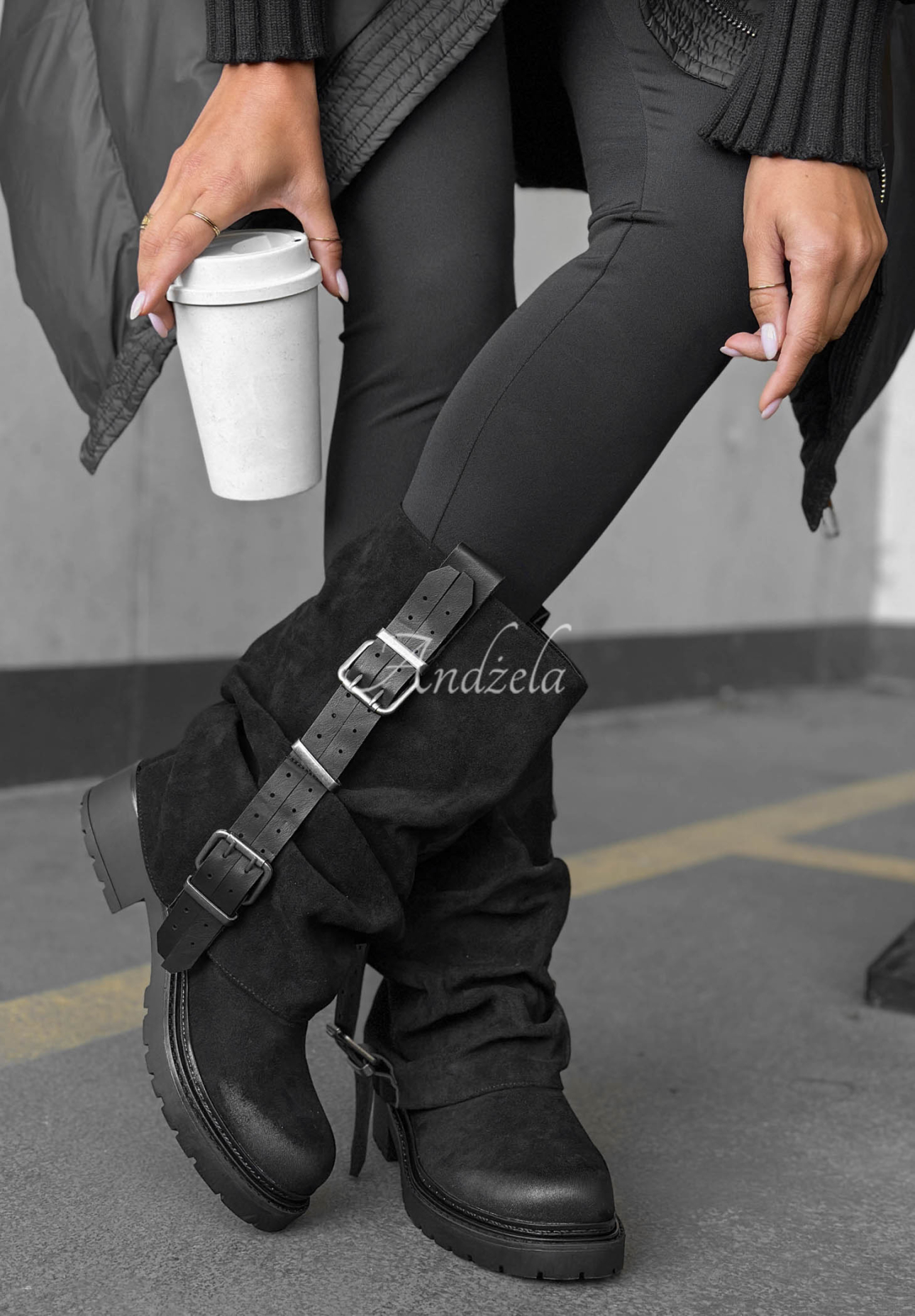 Semišové biker členkové čižmy s prackami Modern Way čierne