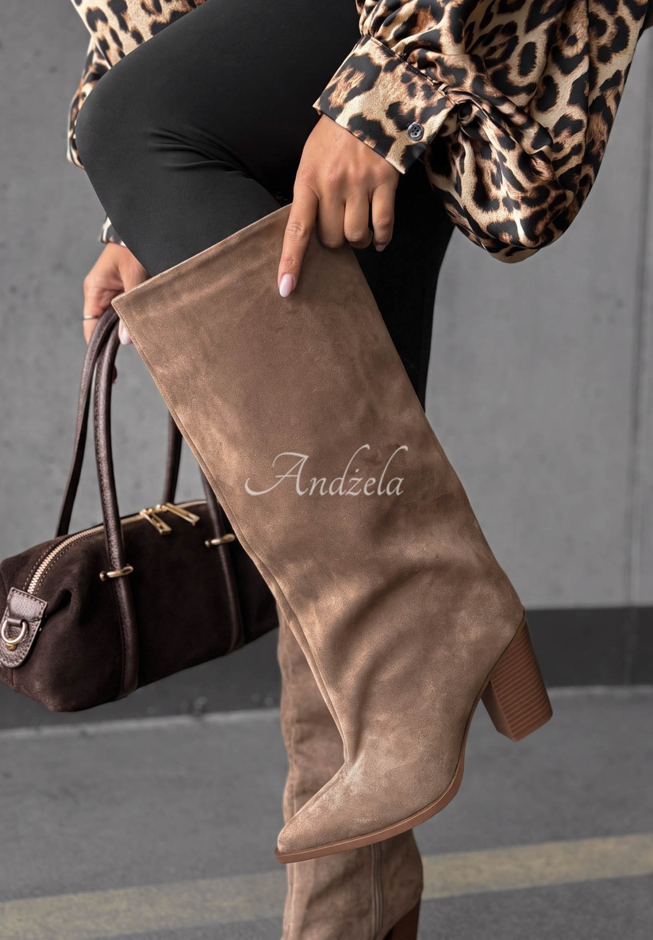 Dlhé semišové čižmy na širokom podpätkom Fall Style béžové