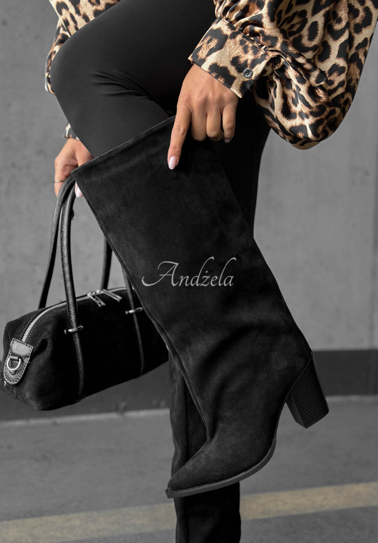 Dlhé semišové čižmy na širokom podpätkom Fall Style čierne