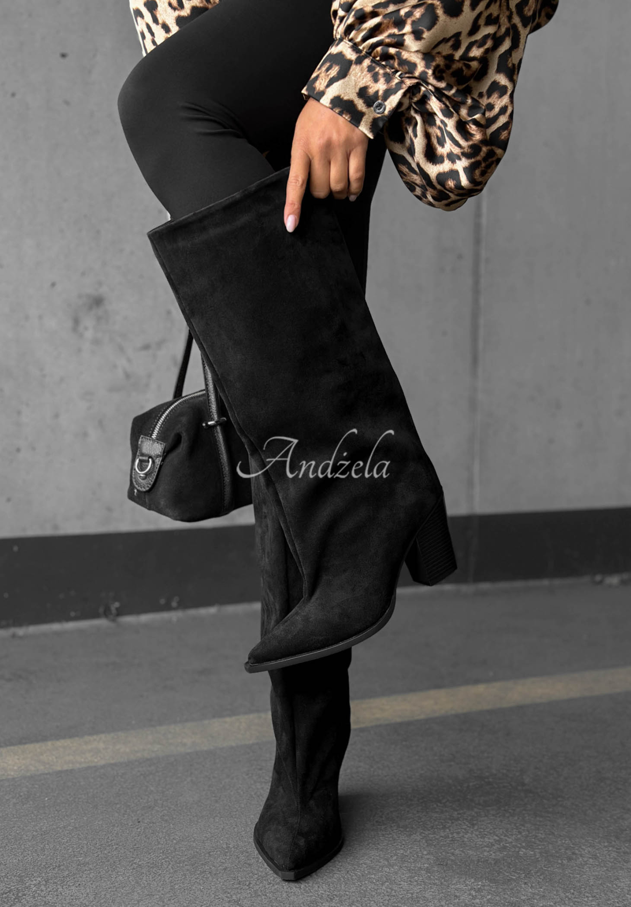 Dlhé semišové čižmy na širokom podpätkom Fall Style čierne