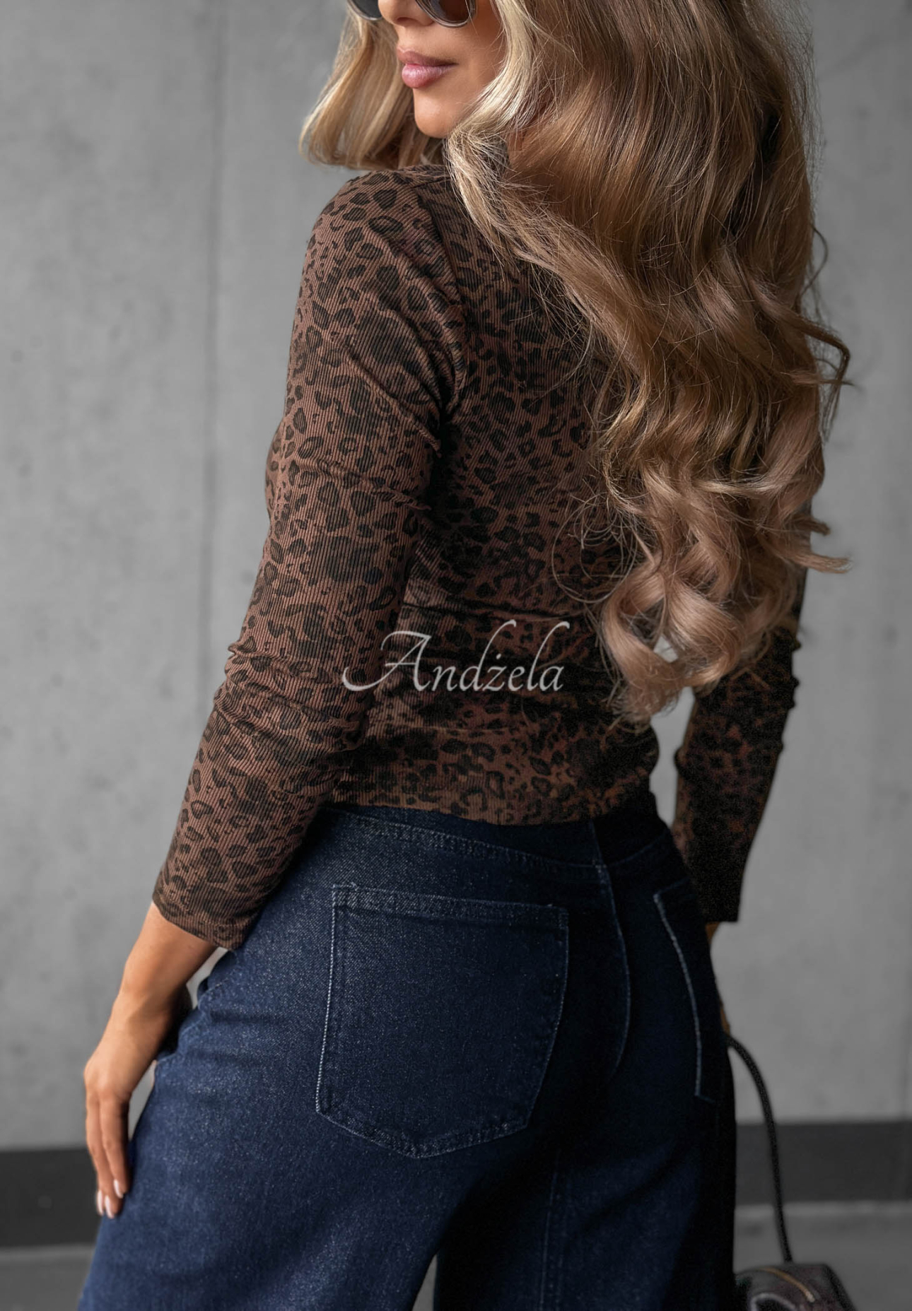 Rebrovaná bavlnená blúzka longsleeve s leopardím vzorom Warm Mug čokoládová