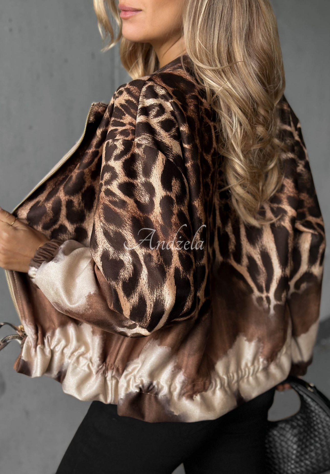 Semišová bomberka s leopardím vzorom Wild Charm béžová
