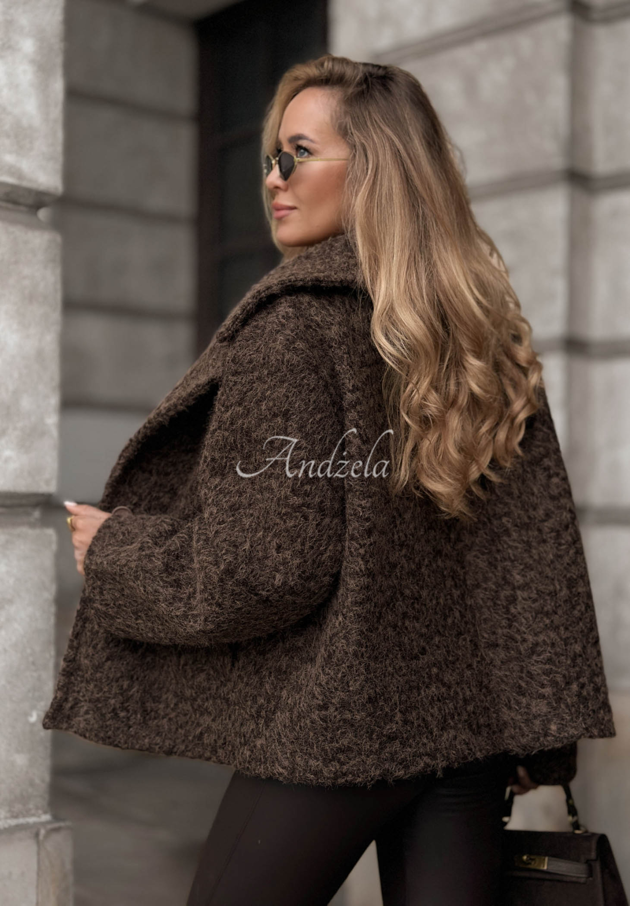 Krátky kabát kožúšok s vlnou Rainy Avenue čokoládový