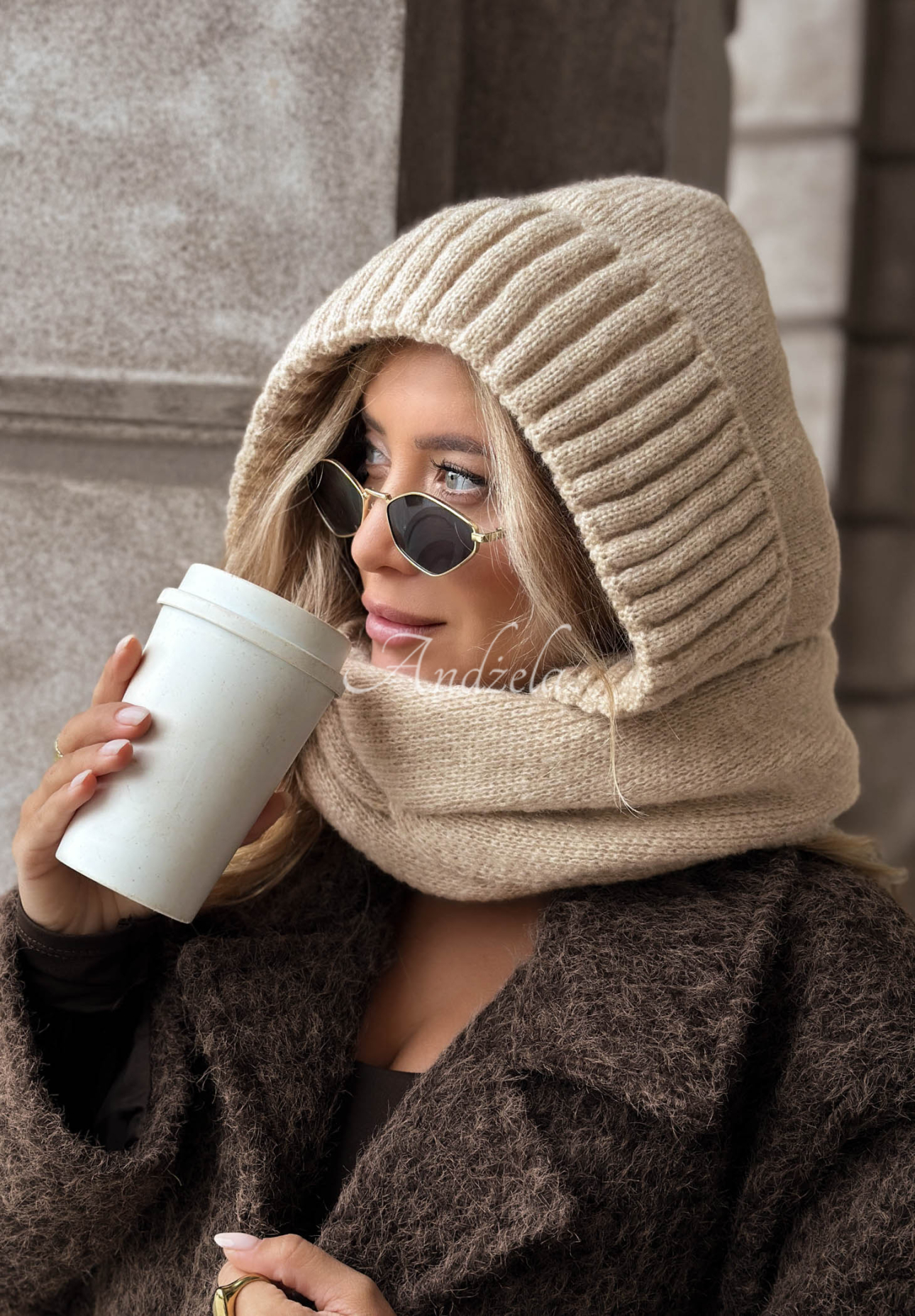 Nákrčník balaclava s viazaním Frosty Charm béžový