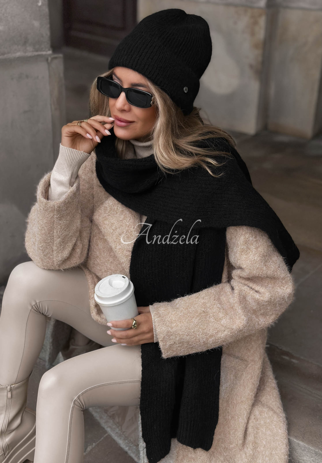 Čiapka s vlnou merino a mohérom Snowfall Charm čierna