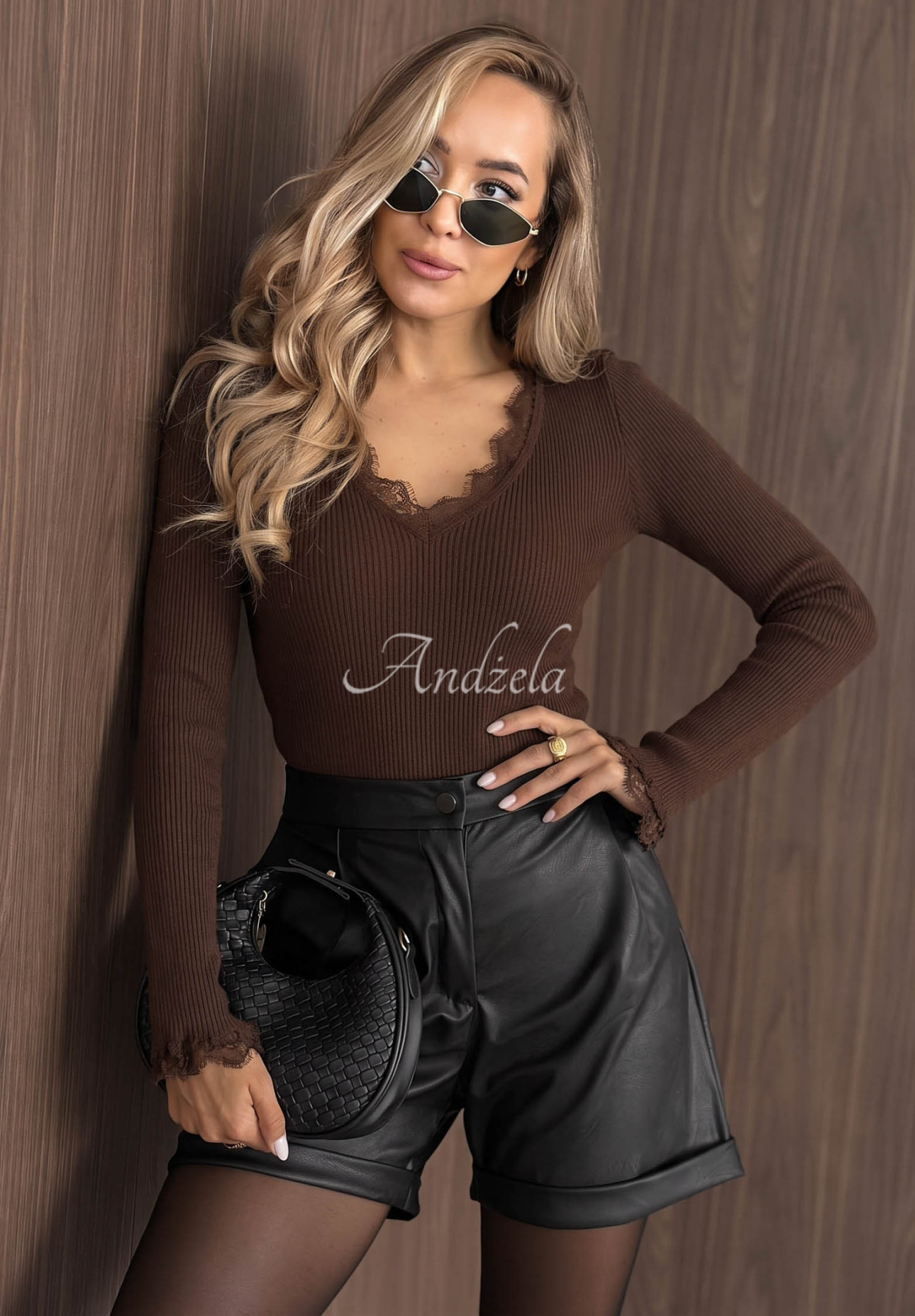 Rebrovaná blúzka s dlhým rukávom s čipkou z viskózy Soft Beauty čokoládová