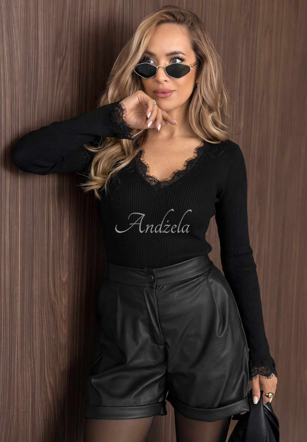 Rebrovaná blúzka s dlhým rukávom s čipkou z viskózy Soft Beauty čierna
