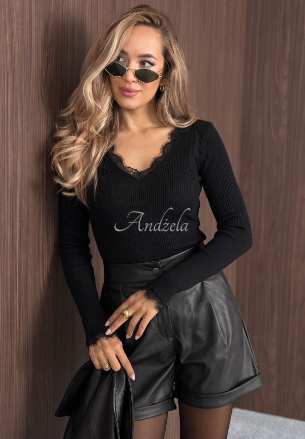 Rebrovan&aacute; bl&uacute;zka s dlh&yacute;m ruk&aacute;vom s čipkou z visk&oacute;zy Soft Beauty čierna