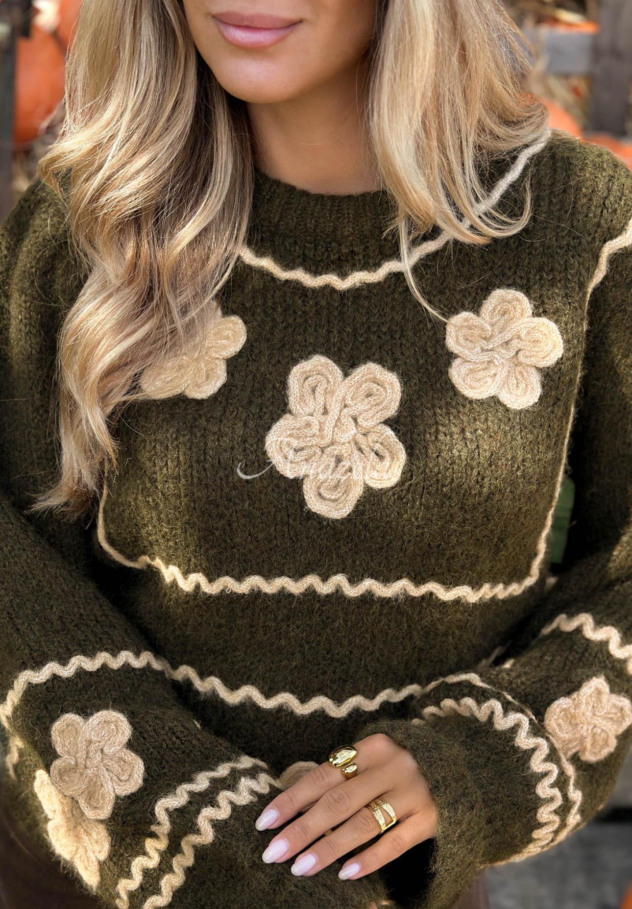 Viskózový sveter s vyšívanými kvetmi Misty Fleur khaki